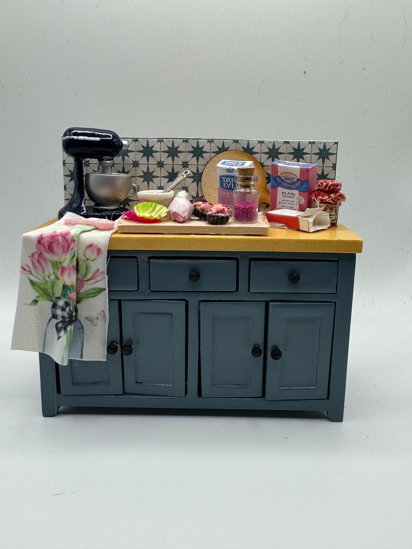 Dolls House Miniatures - 1/12 Kitchen Preparation Table Counter