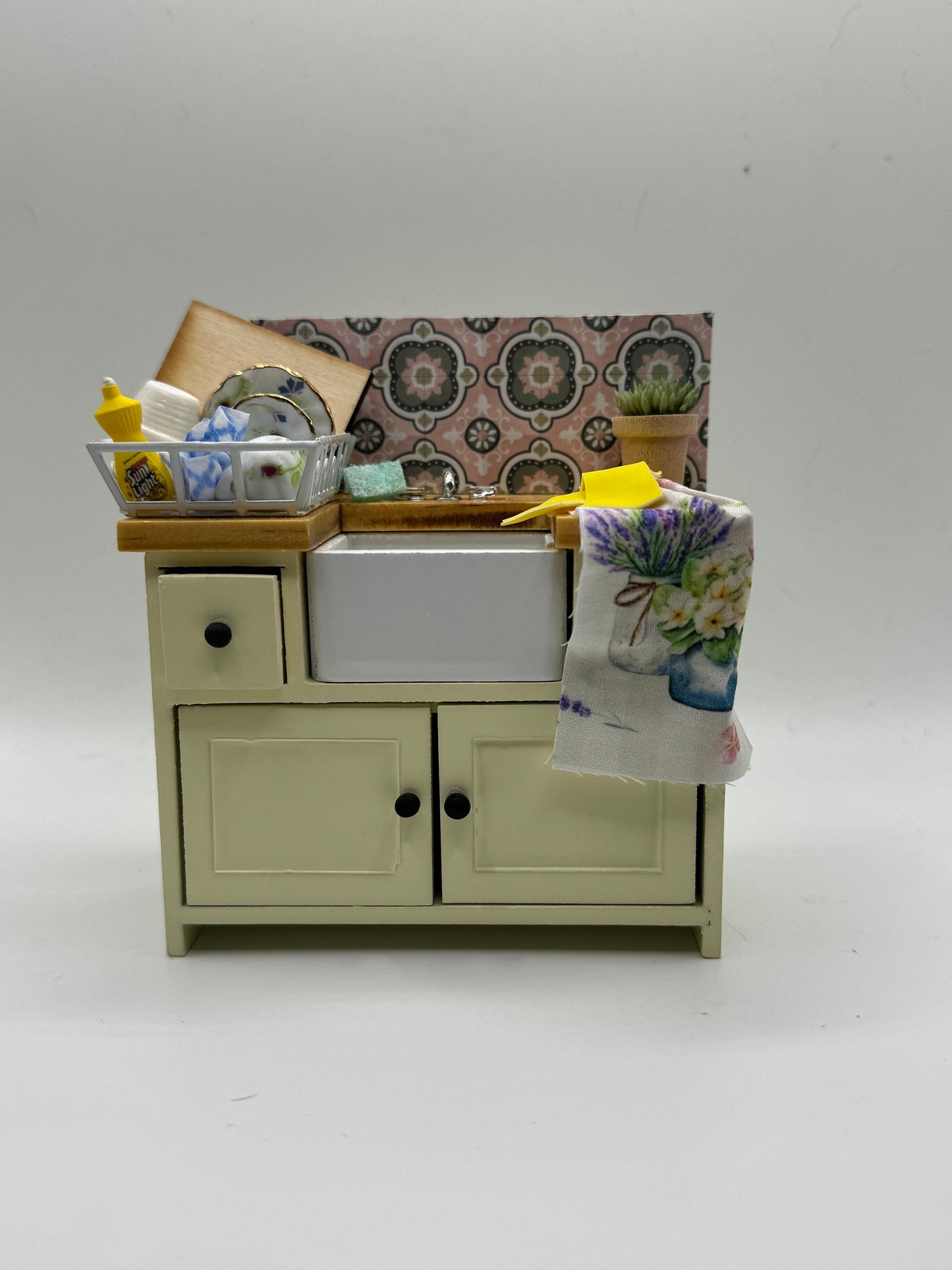 Dolls House Miniatures - 1/12 Kitchen Sink Counter