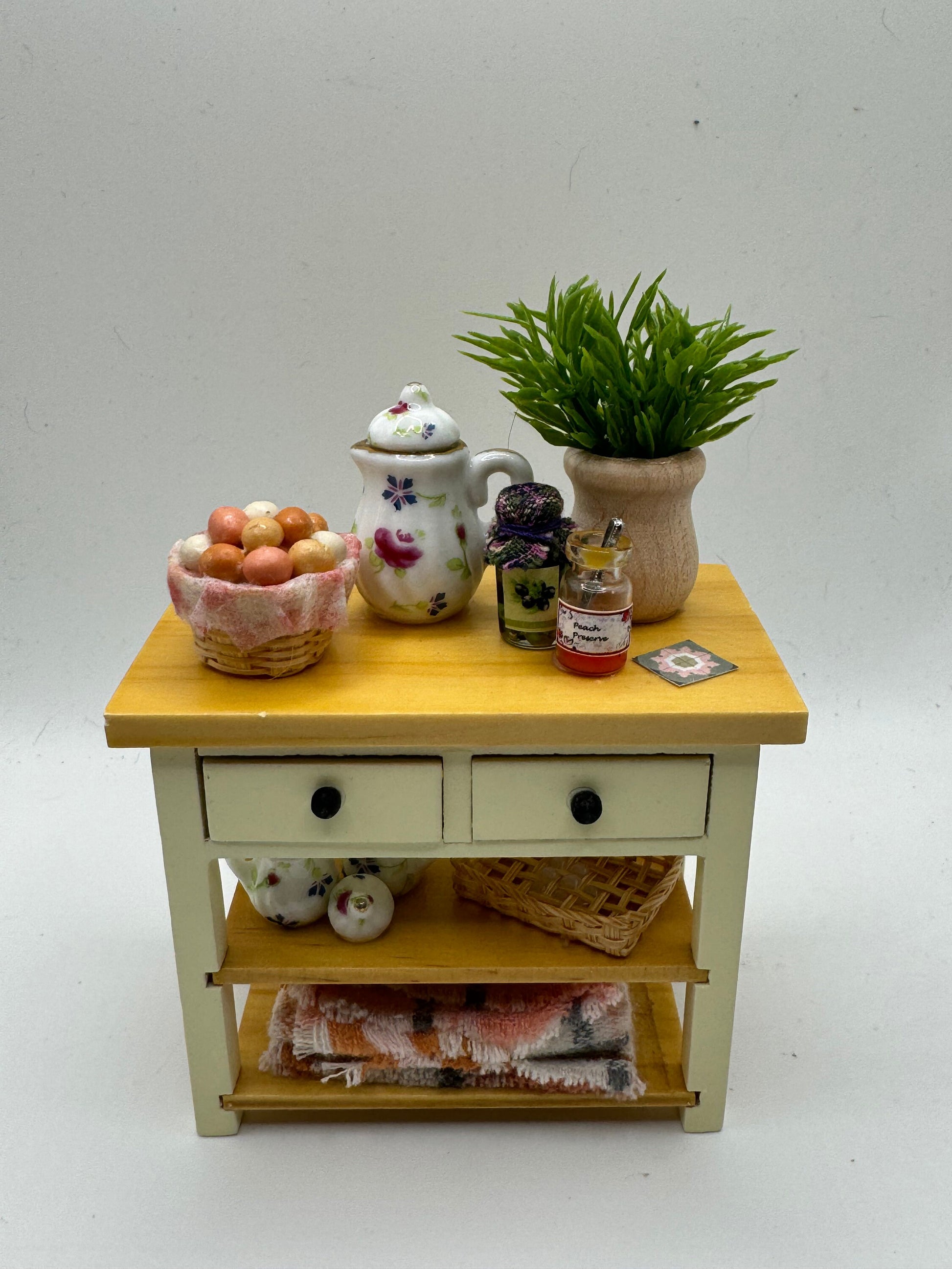 Dolls House Miniatures - 1/12 Kitchen side Table