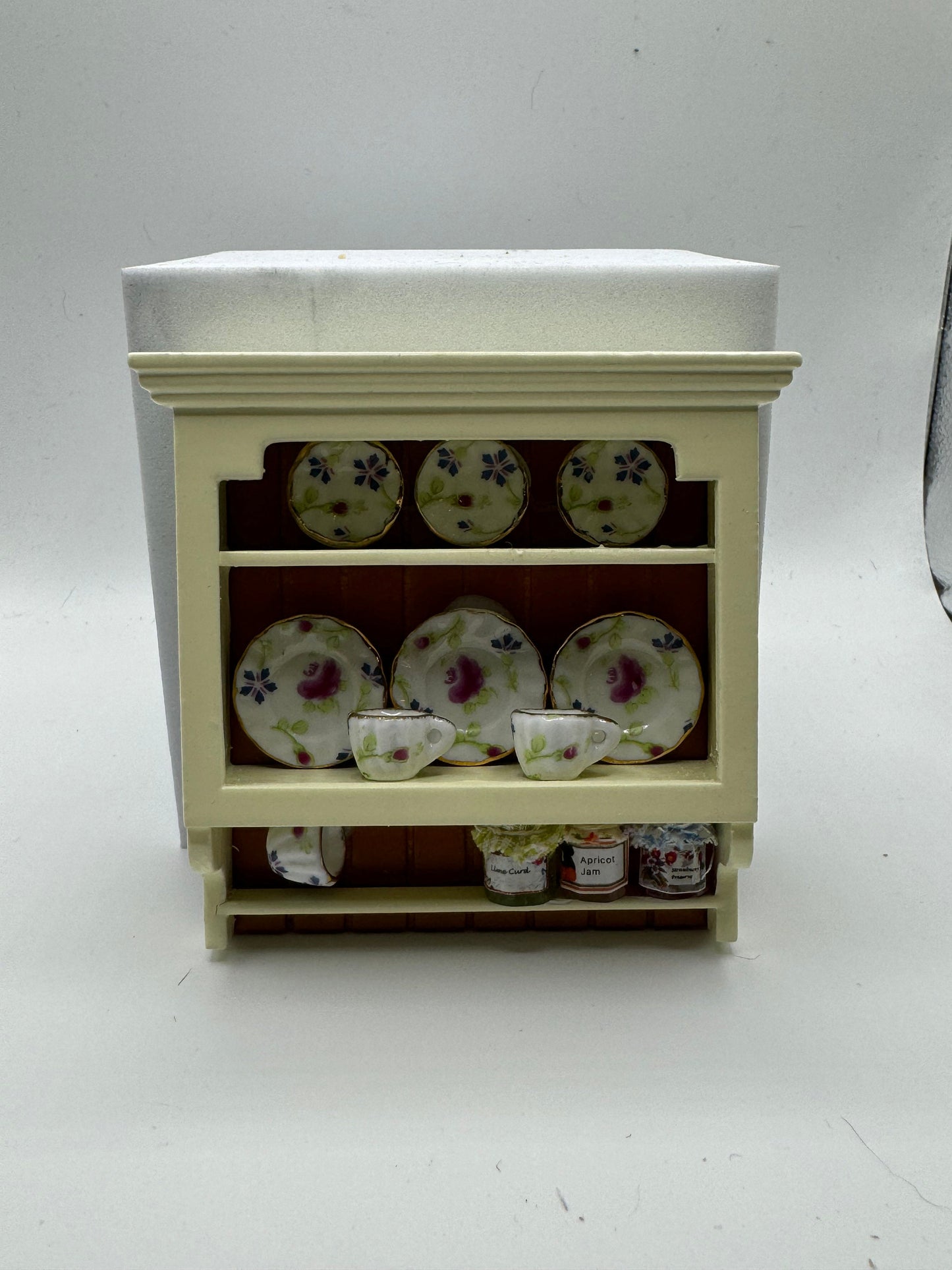 DOLLS HOUSE MINIATURES - 1/12th Kitchen Wall Shelf x1