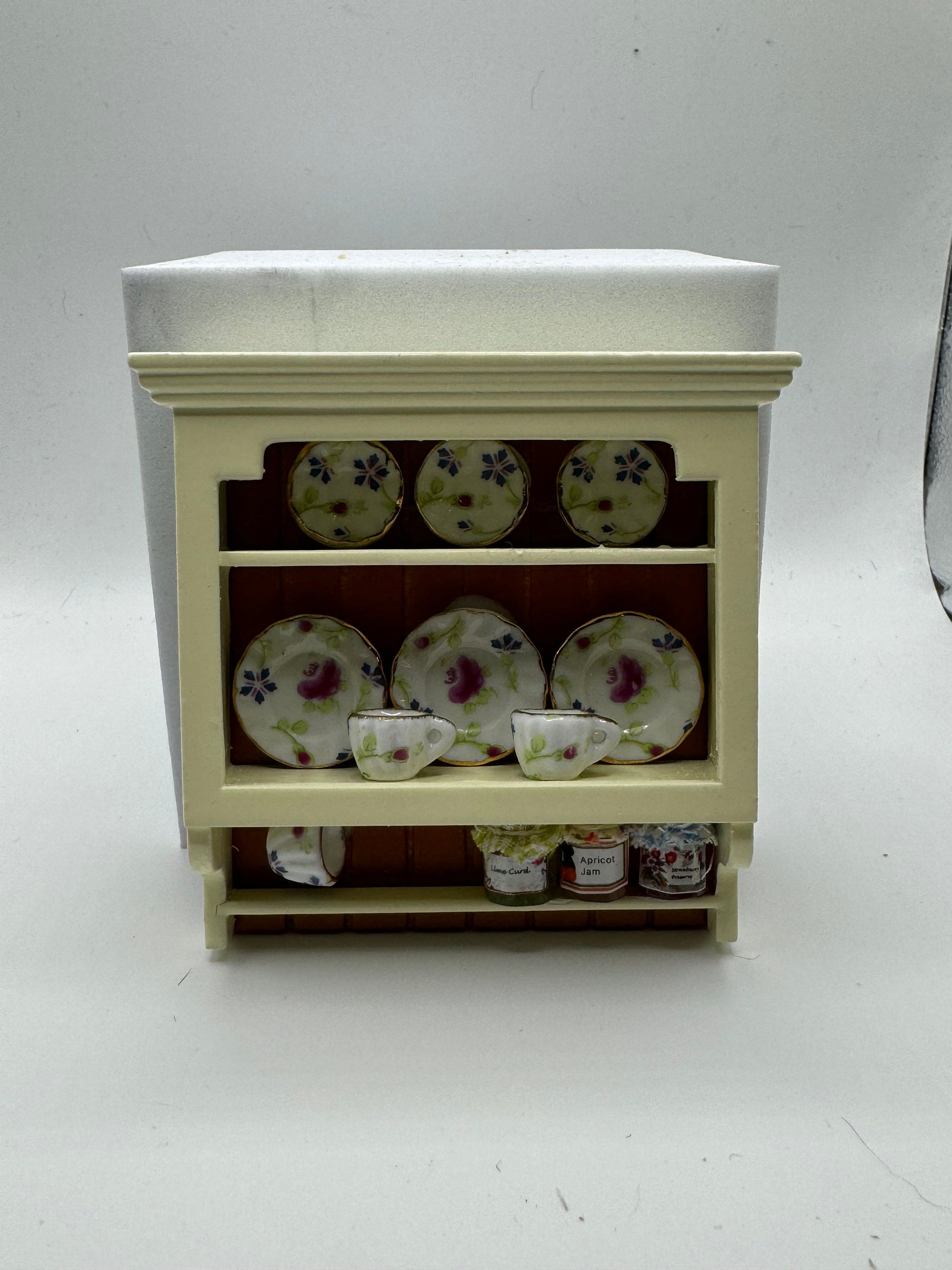 DOLLS HOUSE MINIATURES - 1/12th Kitchen Wall Shelf x1