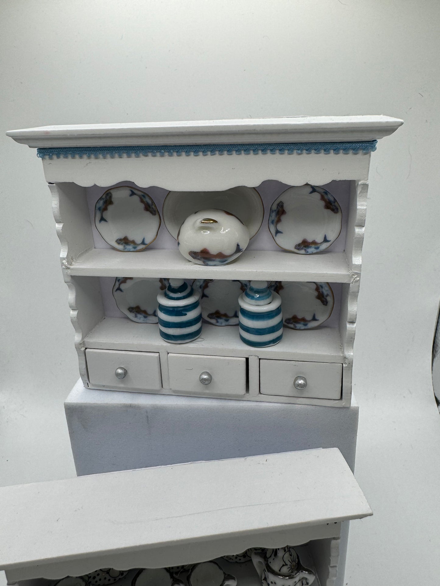 DOLLS HOUSE MINIATURES - 1/12th Kitchen Wall Shelf x1 (2 options)