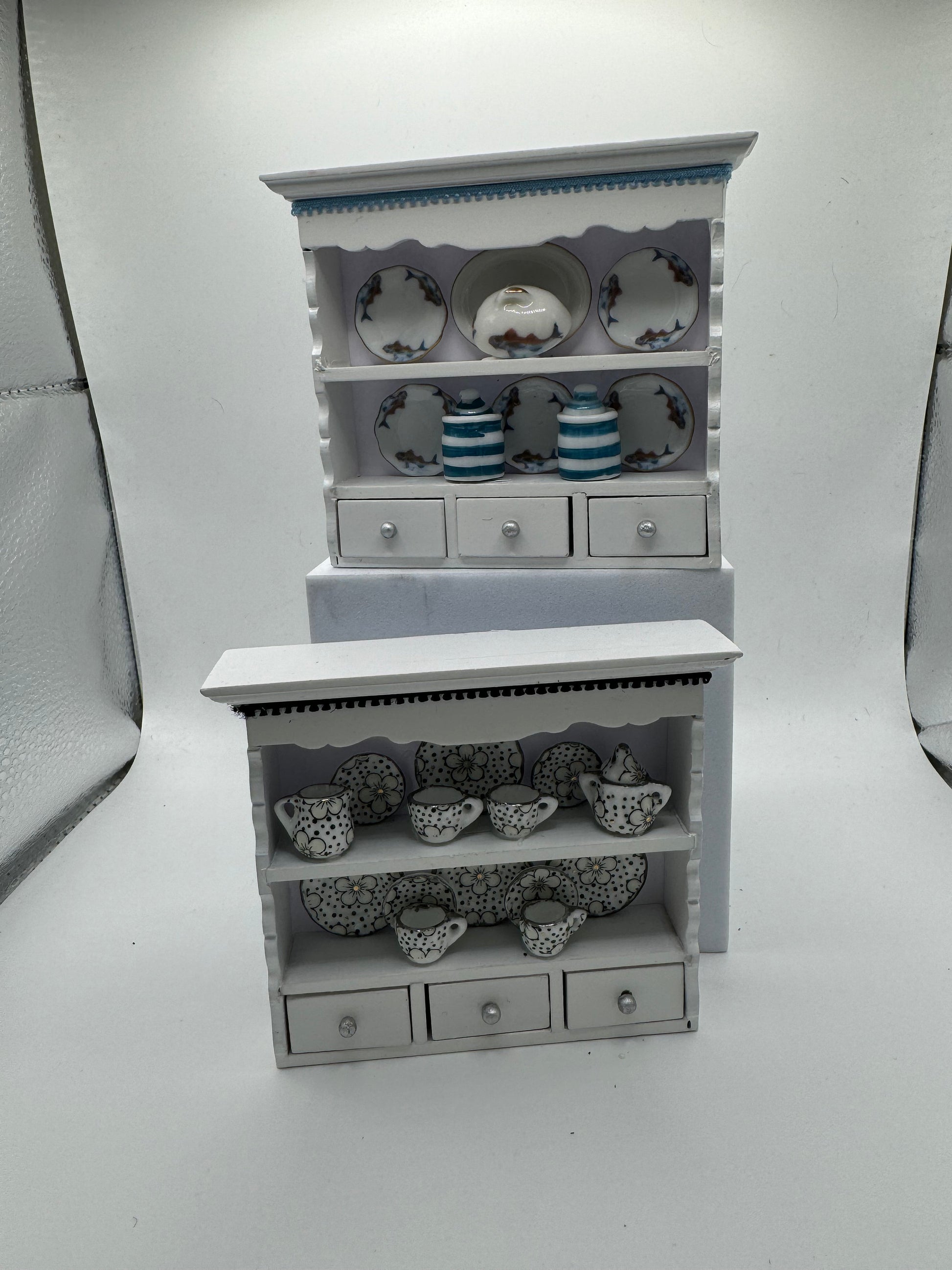 DOLLS HOUSE MINIATURES - 1/12th Kitchen Wall Shelf x1 (2 options)