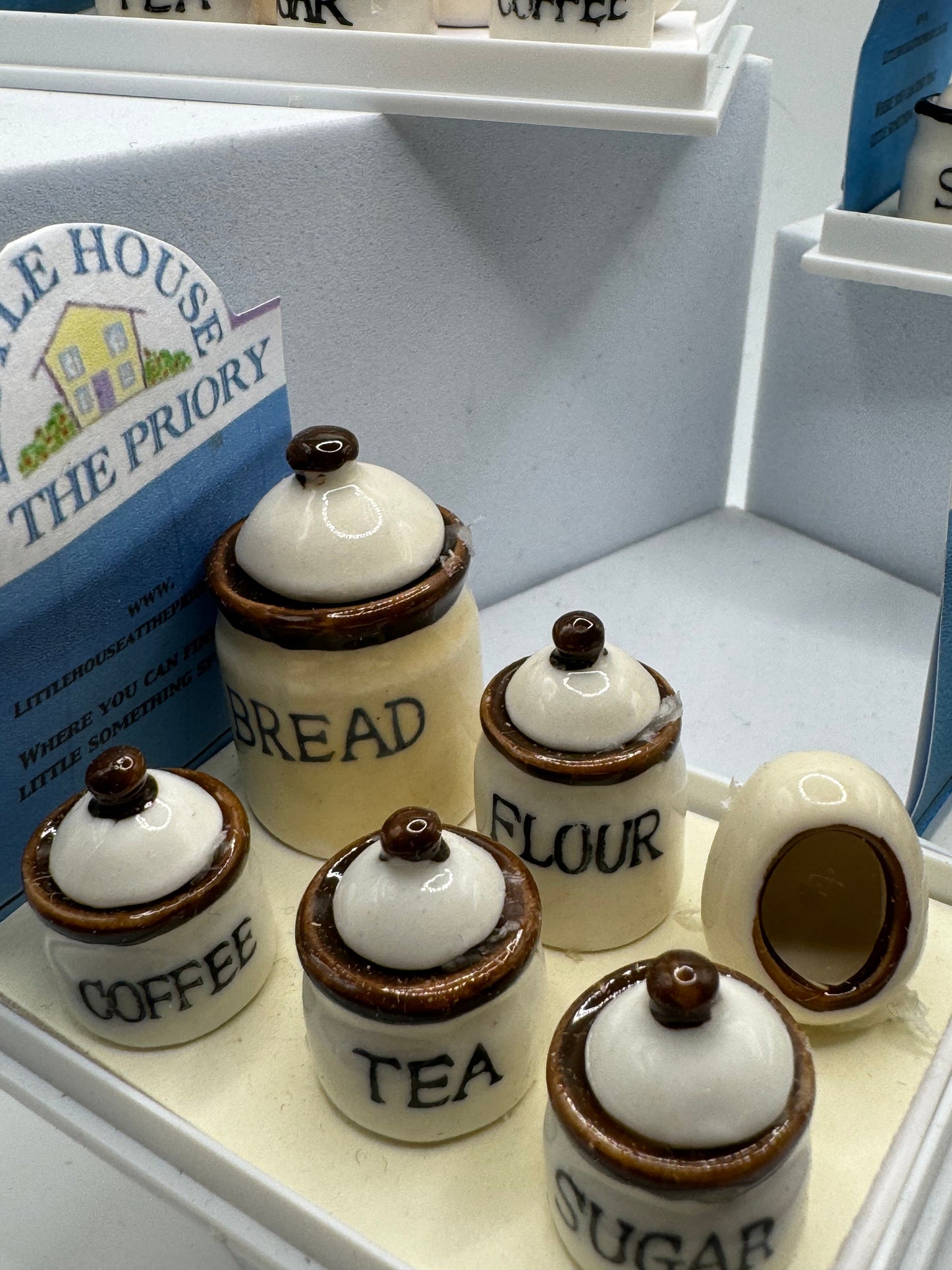 Dolls House Miniatures - 1/12th Cream Kitchen Jar set x1 (various colours)