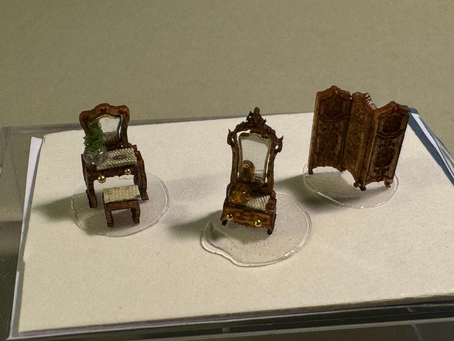 Dolls House Miniatures 1/144th / 1:144 / micro / dutch scale Victorian Dressing Room set