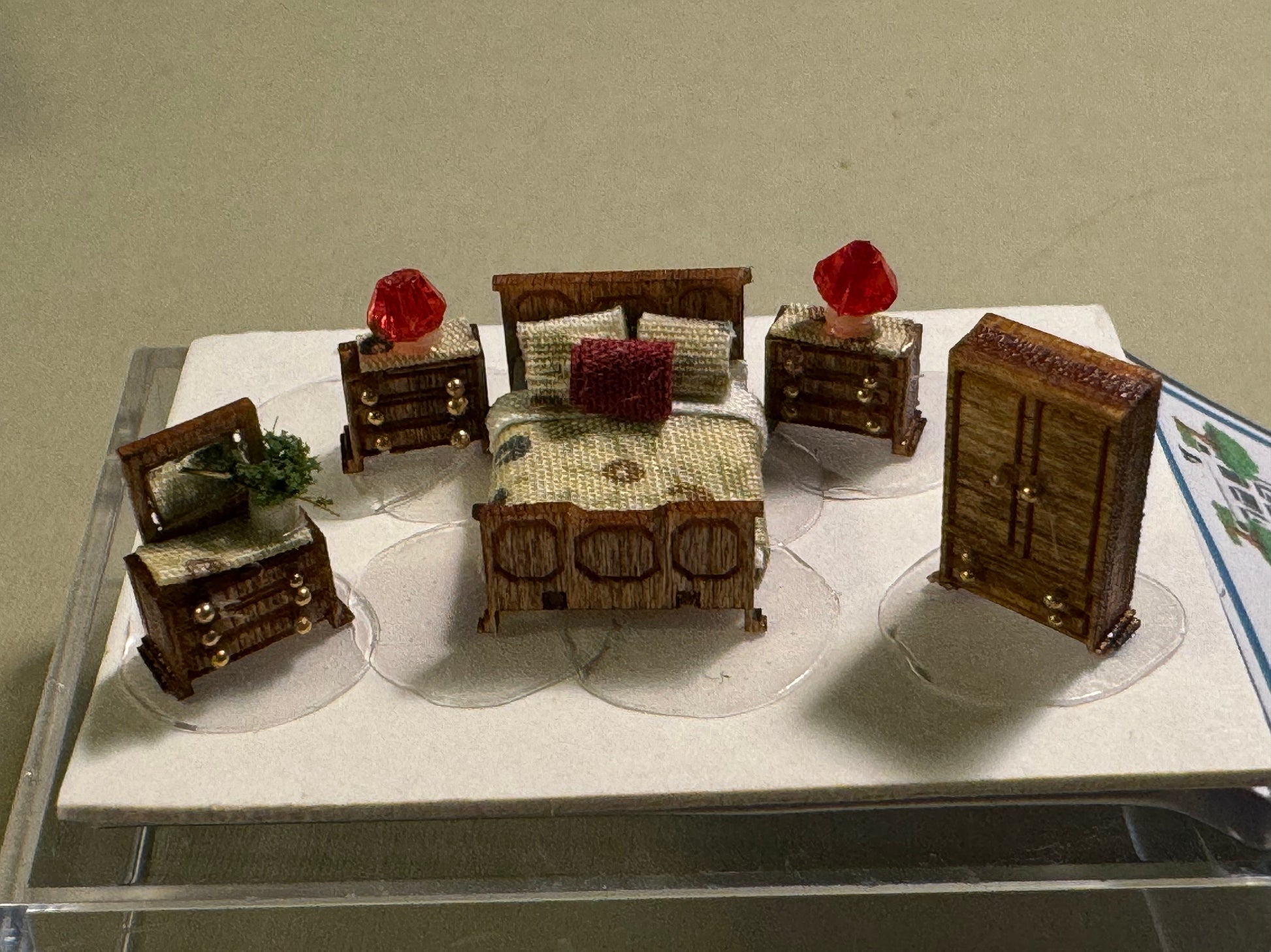 Dolls House Miniatures 1/144th / 1:144 / micro / dutch scale Traditional Bedroom set