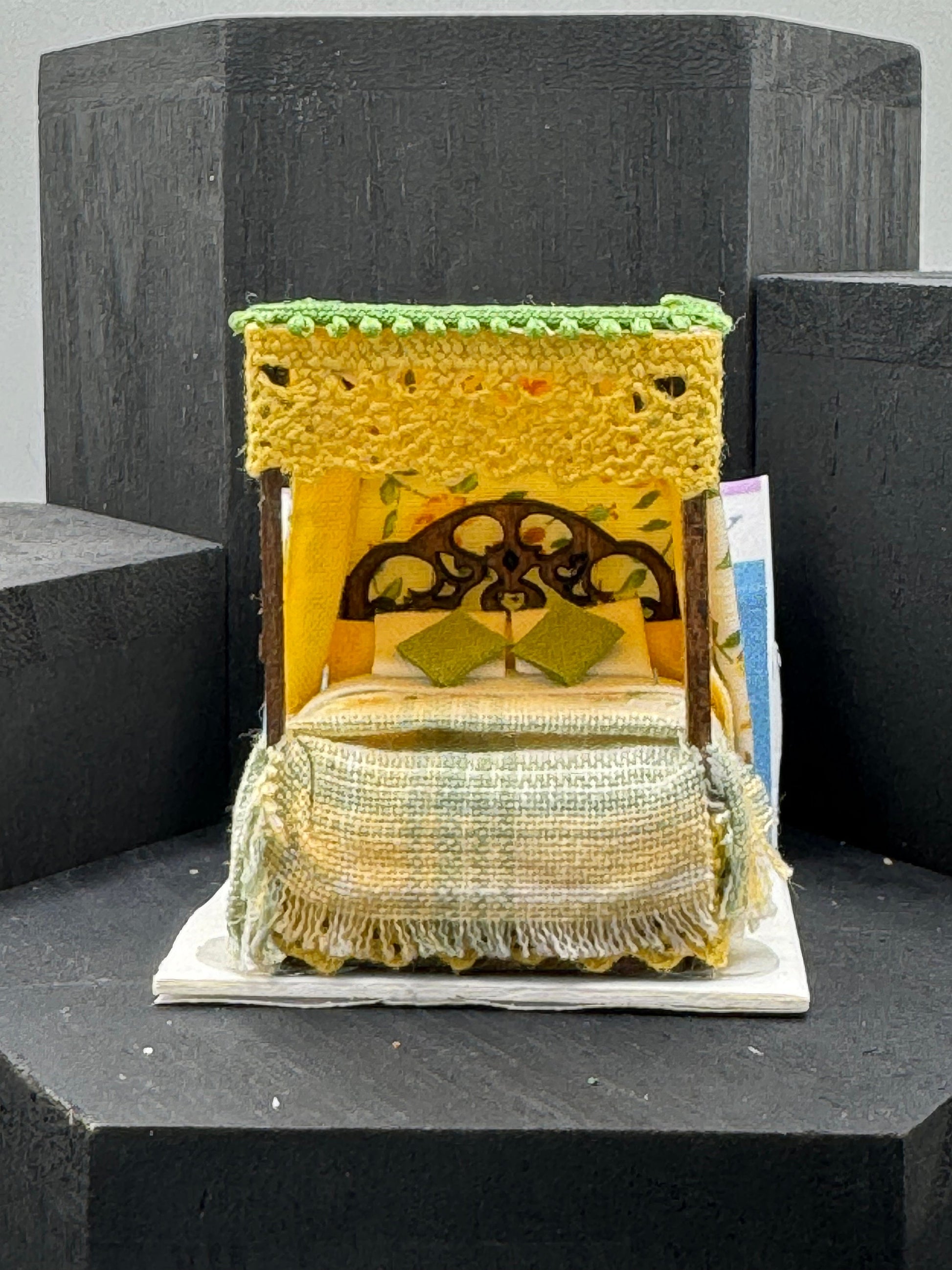 Dolls House Miniatures - Hand Made four Poster Bed (1/48th / 1:48 / Quarter Scale )