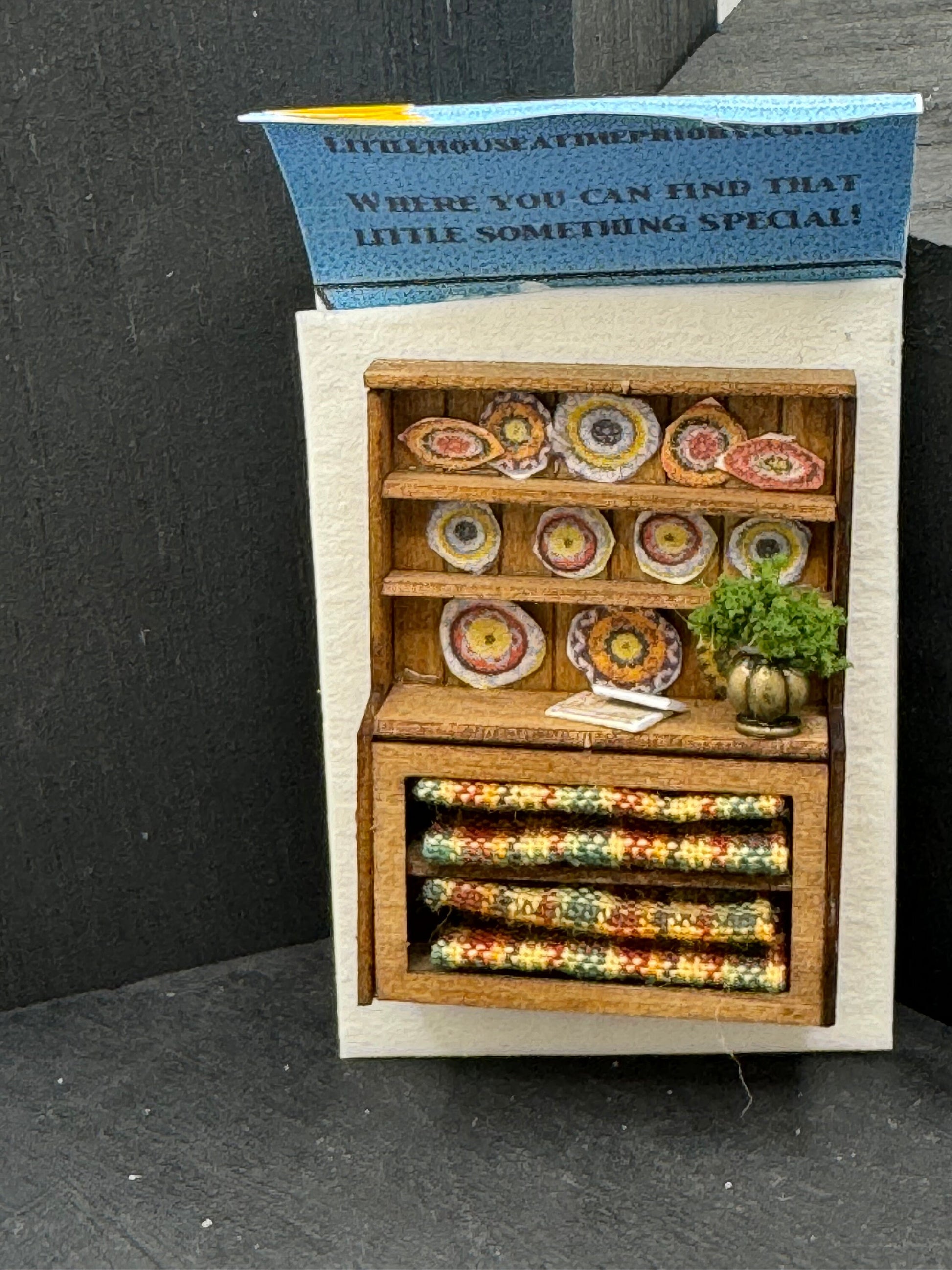 DOLLS HOUSE MINIATURES - 1/48 - 1:48 - 1/4" - Quarter Inch Scale - Dresser / Hutch