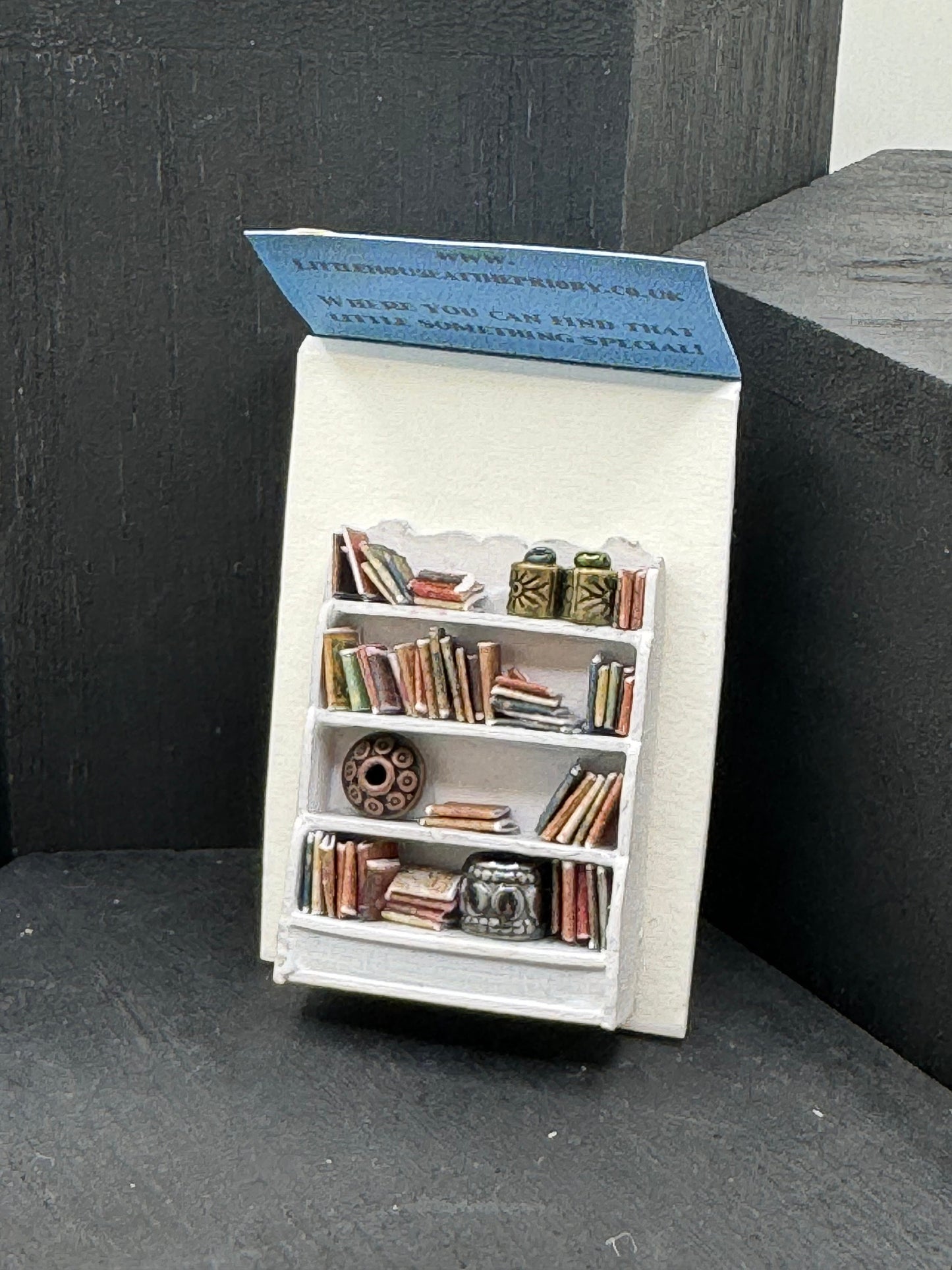 DOLLS HOUSE MINIATURES - 1/48 - 1:48 - 1/4" - Quarter Inch Scale - Bookcase