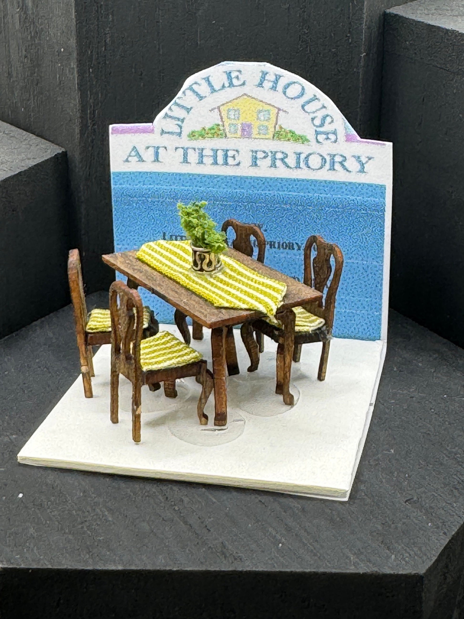 DOLLS HOUSE MINIATURES - 1/48 - 1:48 - 1/4" - Quarter Inch Scale - Table with 4 chairs