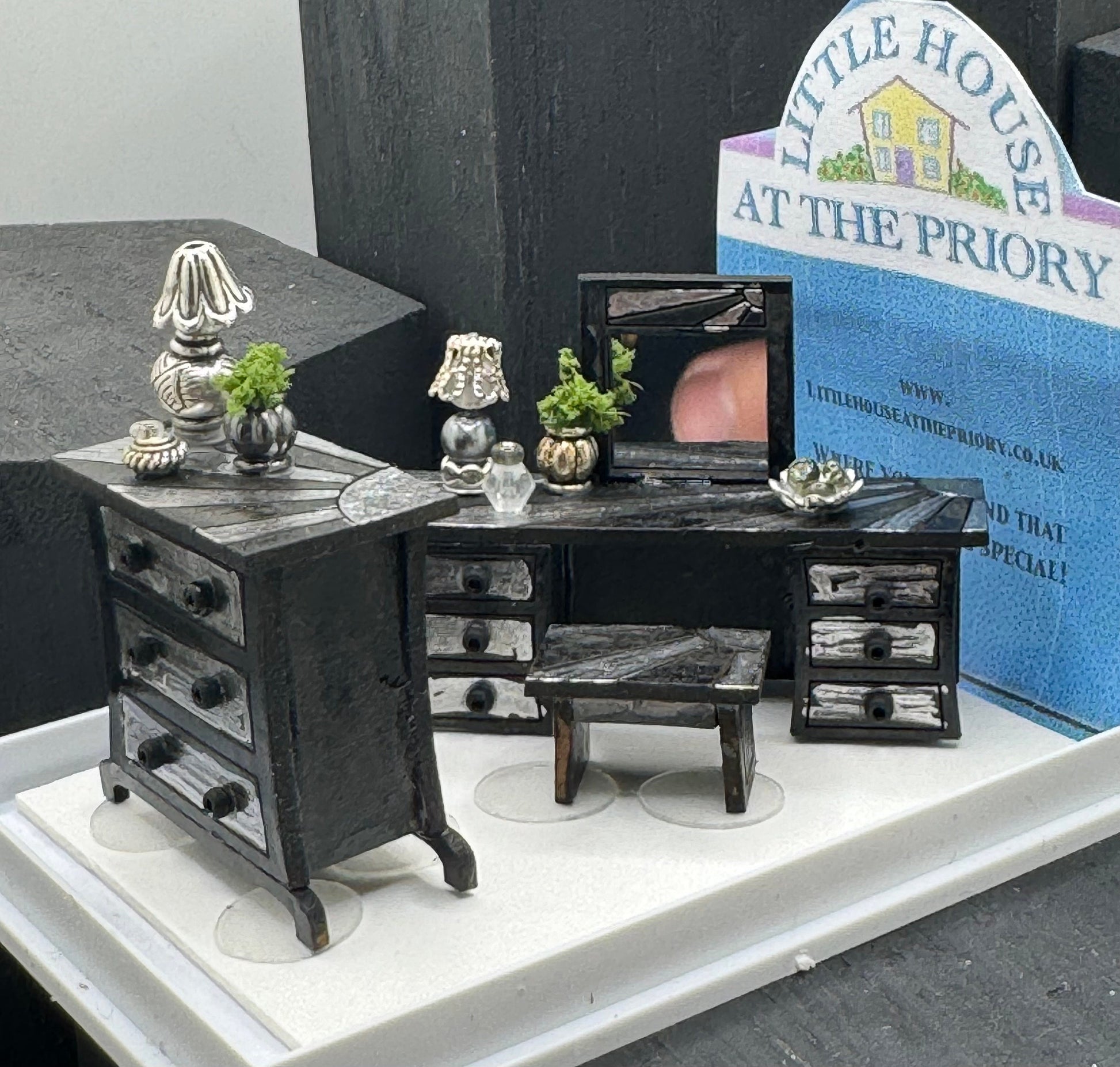 Dolls House  1/48th Art Deco Sunbeam Bedroom set