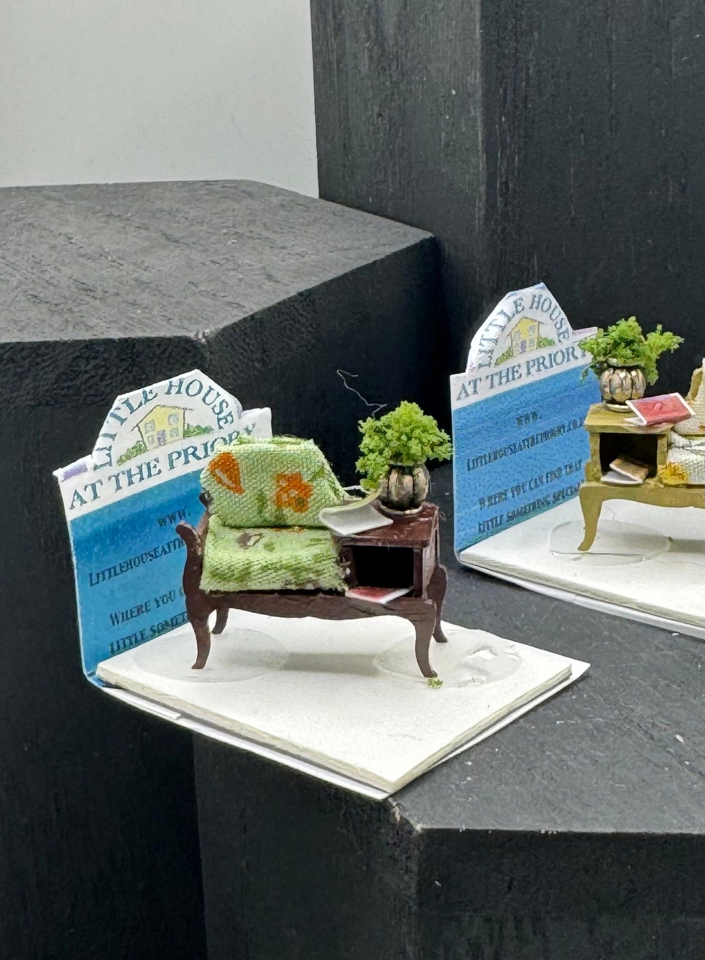 Dolls House  1/48th Telephone Seat x1