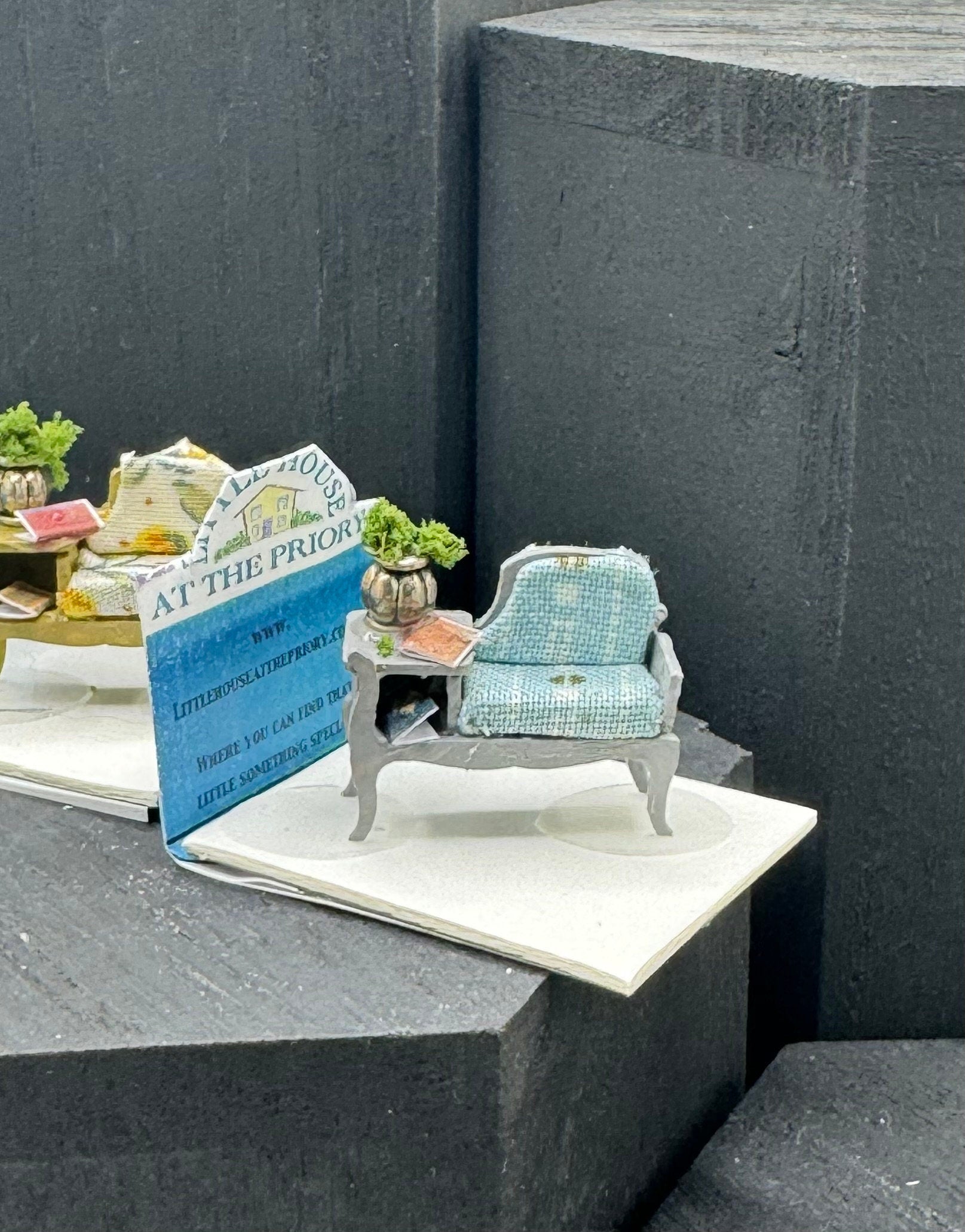 Dolls House  1/48th Telephone Seat x1