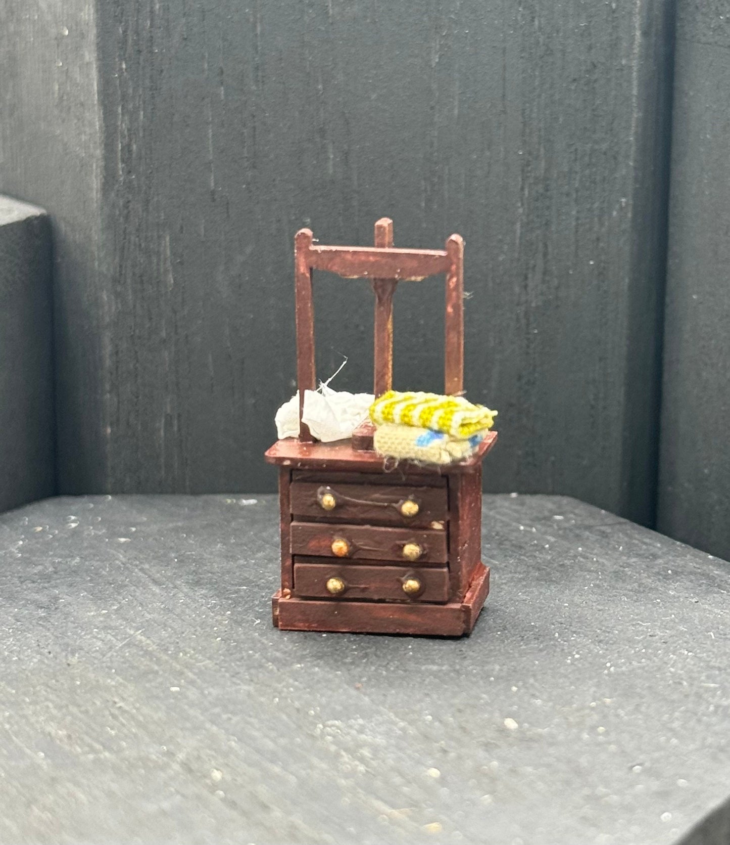 Dolls House  1/48th Linen Press