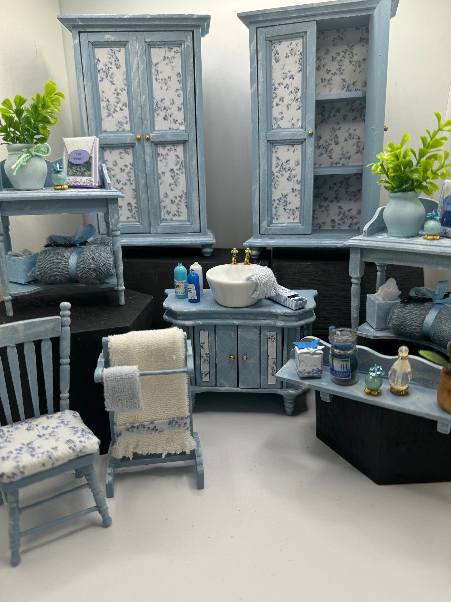 Dolls House Miniatures - 1/12th / 1:12 / inch scale.    Shabby Chic Bathroom Bedroom Furniture ( 6 options  )