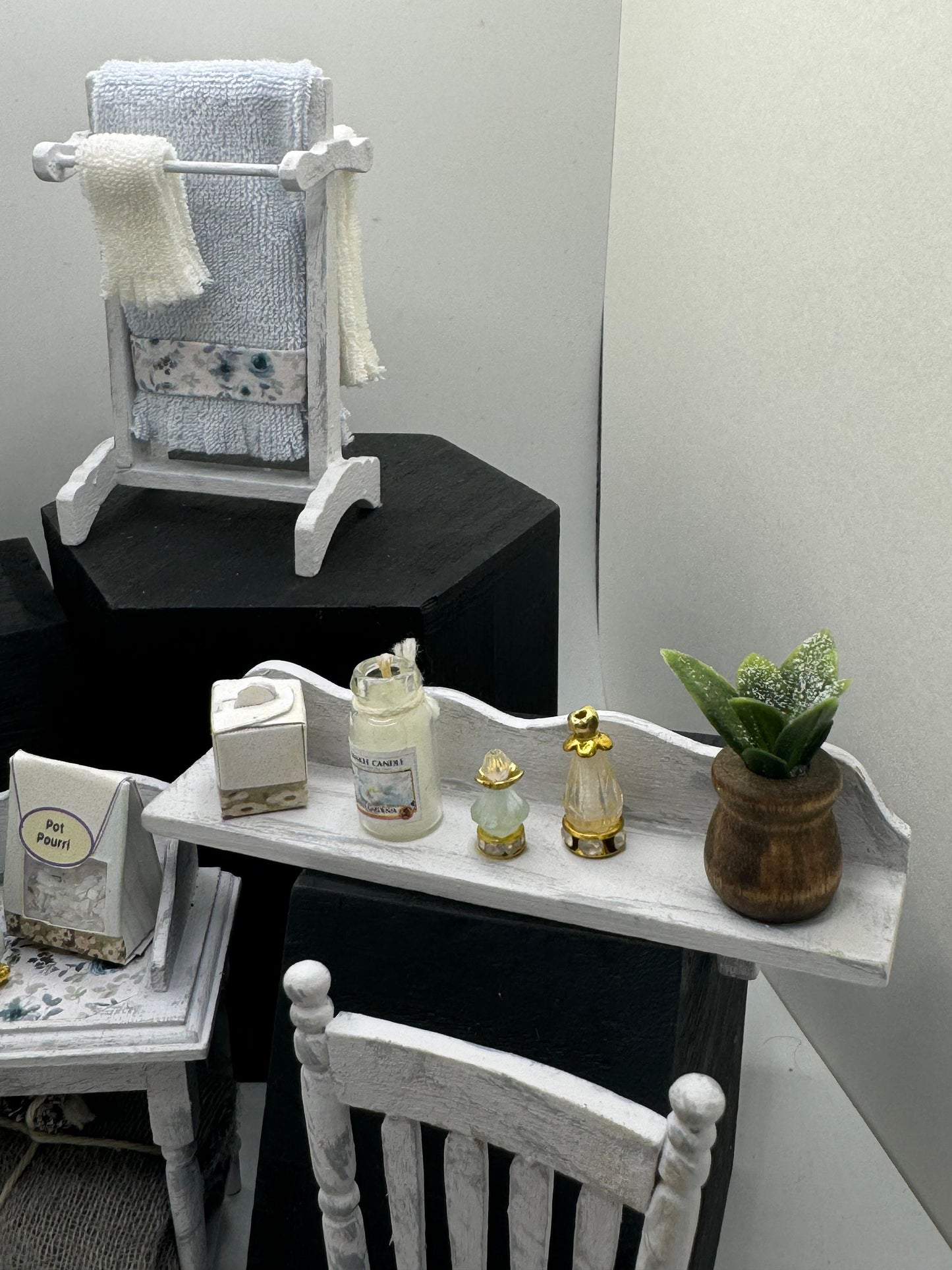 Dolls House Miniatures - 1/12th / 1:12 / inch scale.    Shabby Chic Bathroom Bedroom Furniture ( 6 options  )