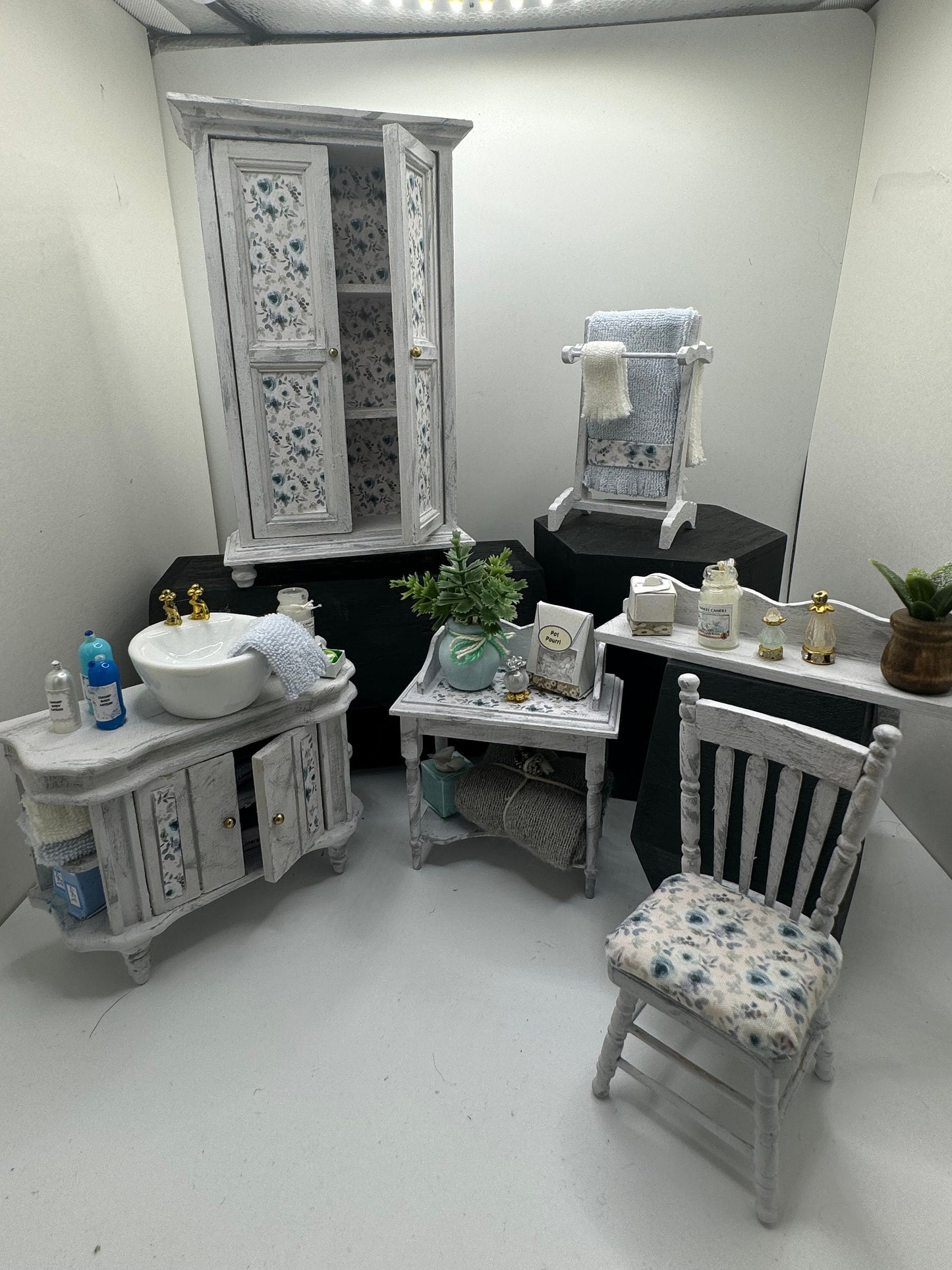 Dolls House Miniatures - 1/12th / 1:12 / inch scale.    Shabby Chic Bathroom Bedroom Furniture ( 6 options  )