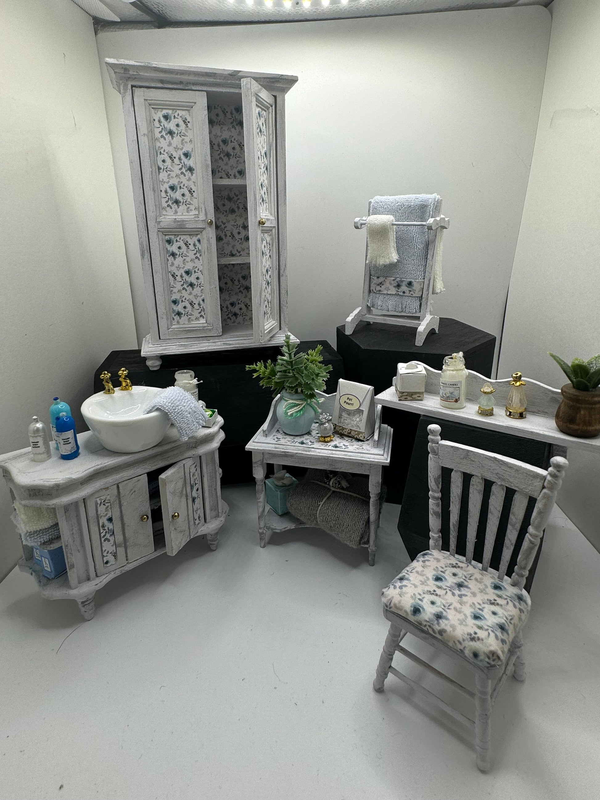 Dolls House Miniatures - 1/12th / 1:12 / inch scale.    Shabby Chic Bathroom Bedroom Furniture ( 6 options  )