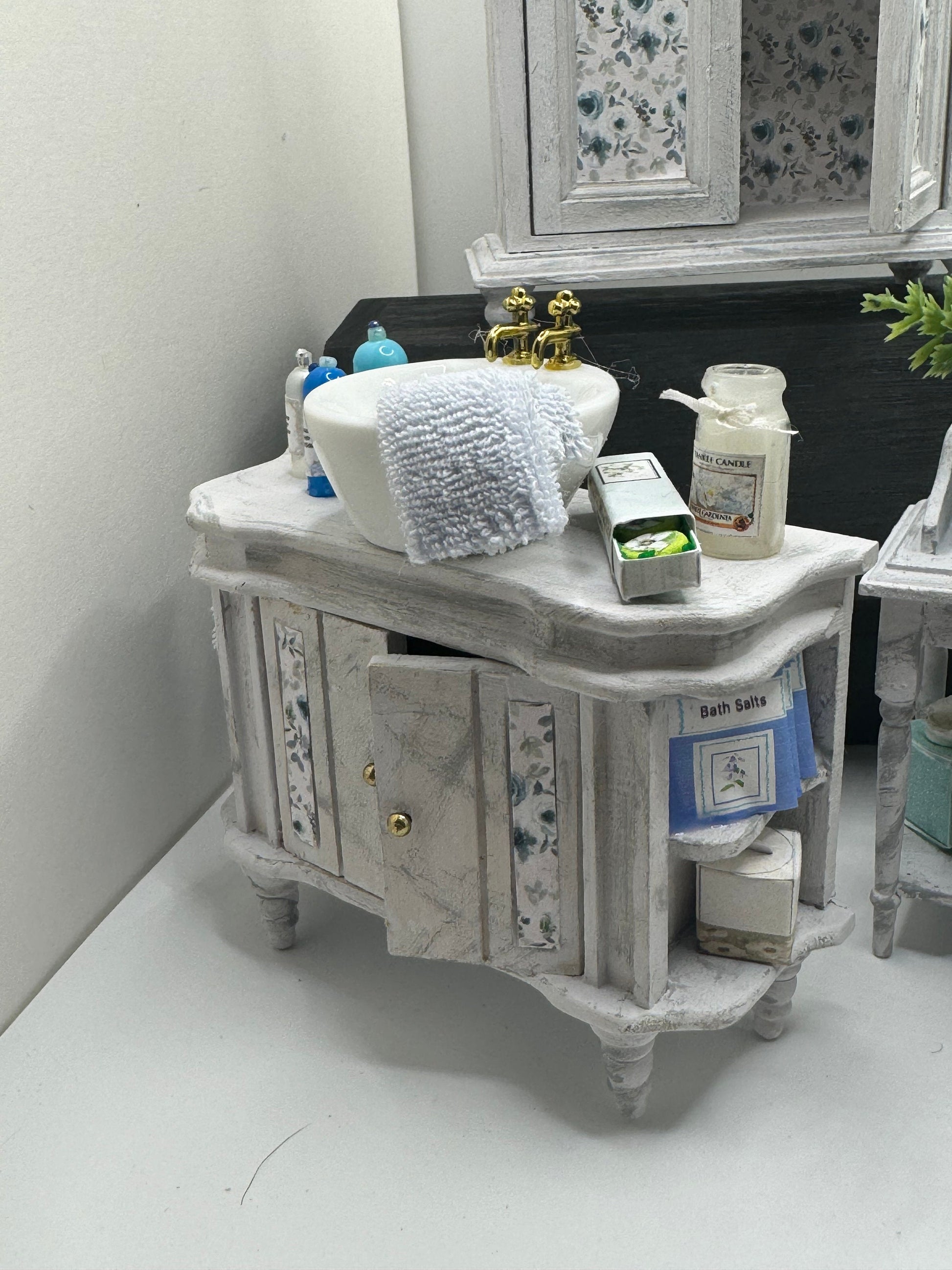 Dolls House Miniatures - 1/12th / 1:12 / inch scale.    Shabby Chic Bathroom Bedroom Furniture ( 6 options  )
