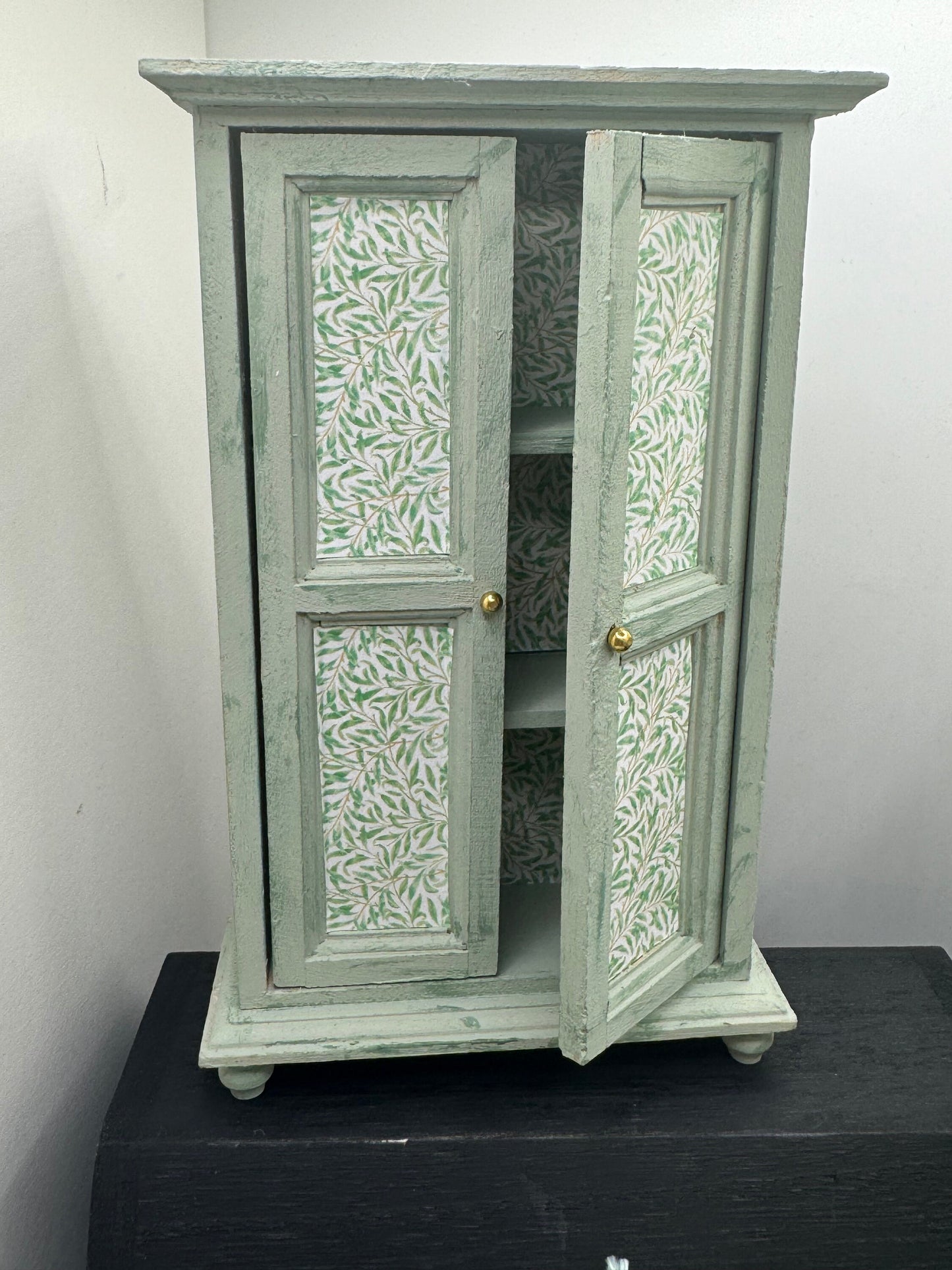 Dolls House Miniatures - 1/12th / 1:12 / inch scale.    Shabby Chic Bathroom Bedroom Furniture ( 6 options  )