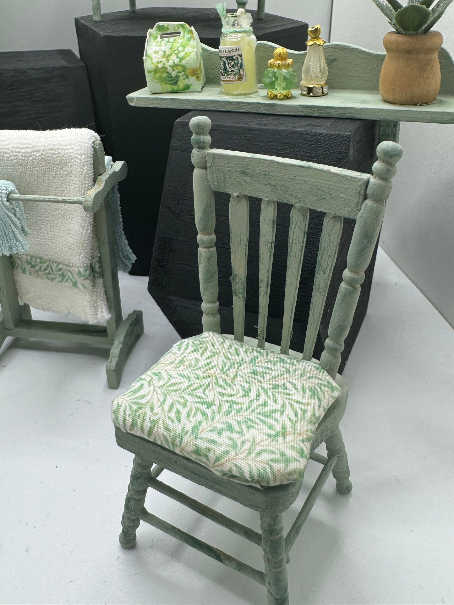 Dolls House Miniatures - 1/12th / 1:12 / inch scale.    Shabby Chic Bathroom Bedroom Furniture ( 6 options  )