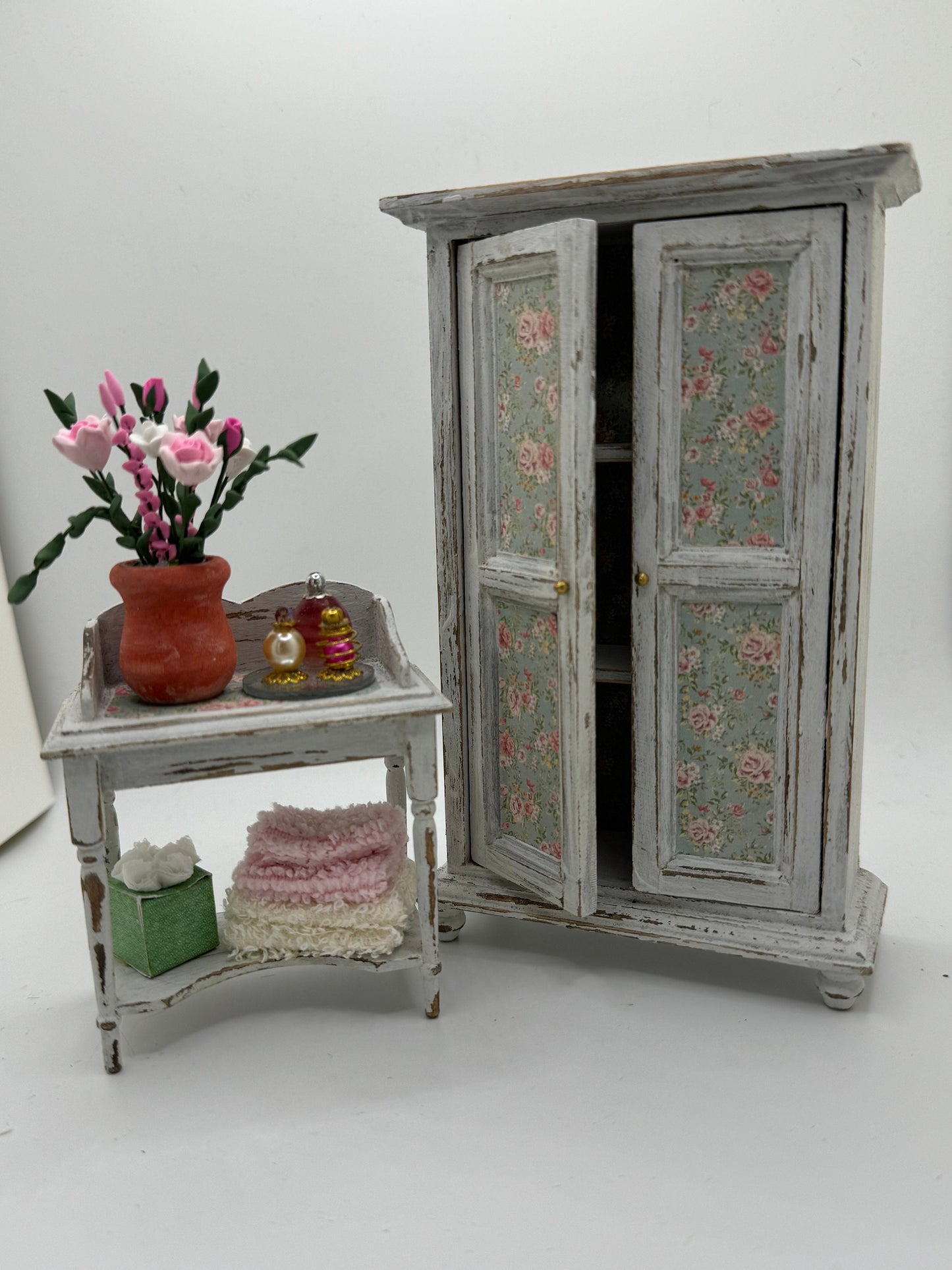 Dolls House Miniatures - 1/12th / 1:12 / inch scale.    Shabby Chic Bedroom Furniture ( wardrobe / washstand option )