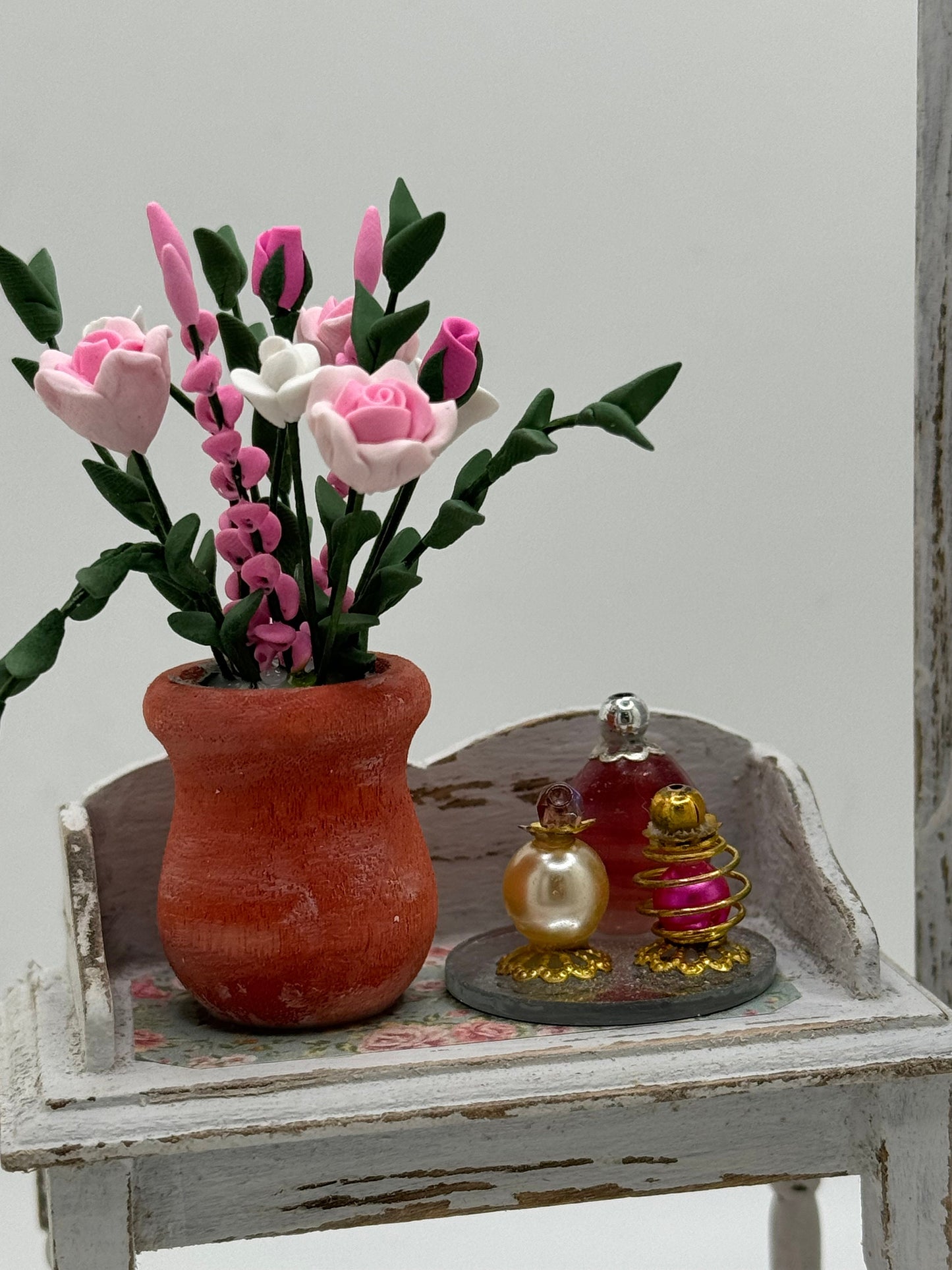 Dolls House Miniatures - 1/12th / 1:12 / inch scale.    Shabby Chic Bedroom Furniture ( wardrobe / washstand option )