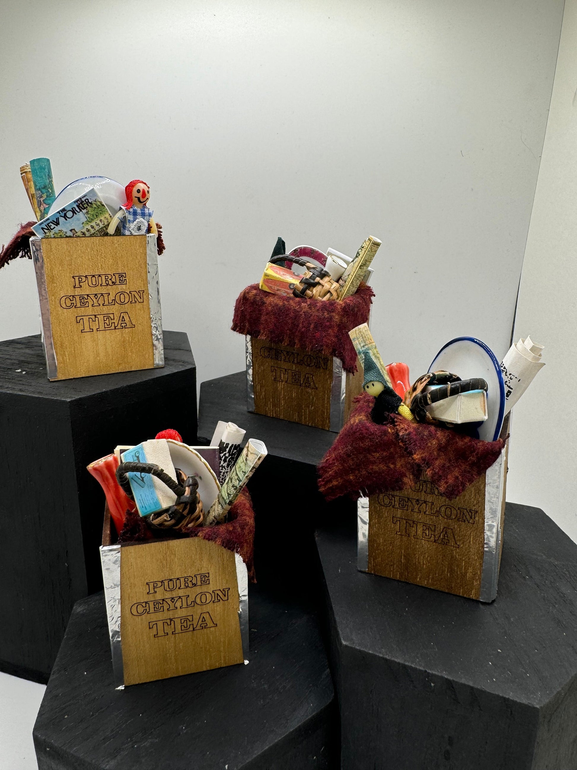 Dolls House Miniatures - 1/12th Attic Box