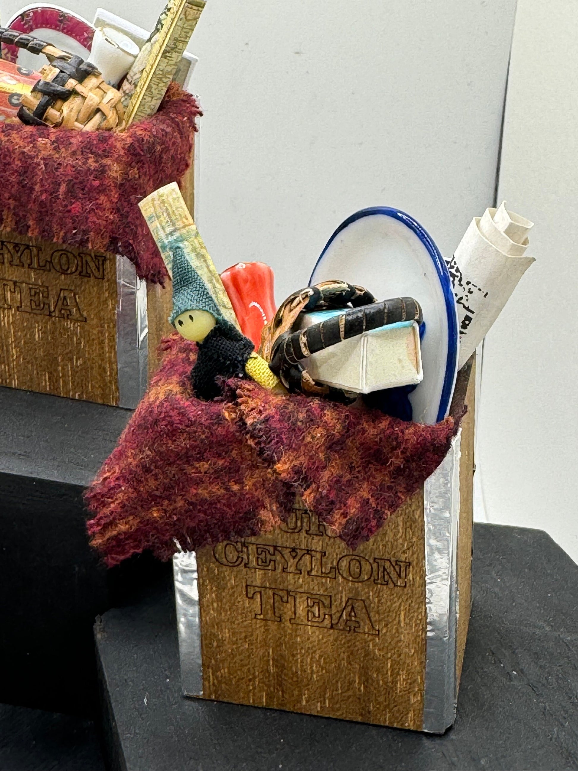 Dolls House Miniatures - 1/12th Attic Box