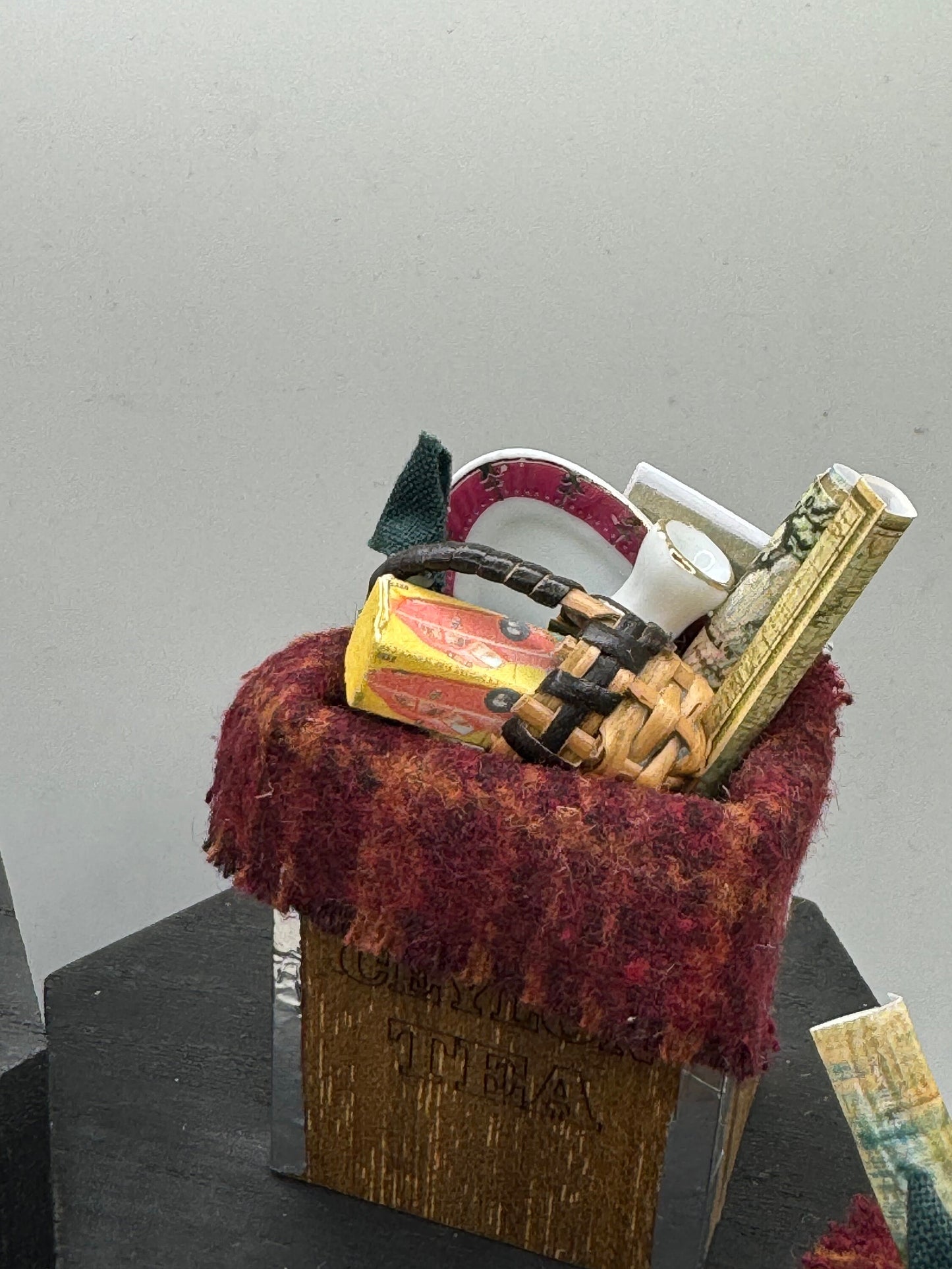 Dolls House Miniatures - 1/12th Attic Box