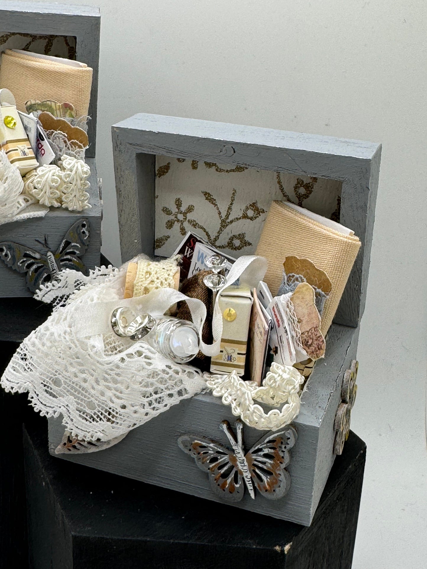 Dolls House Miniatures - 1/12th Bridal Haberdashery chest / box  x 1