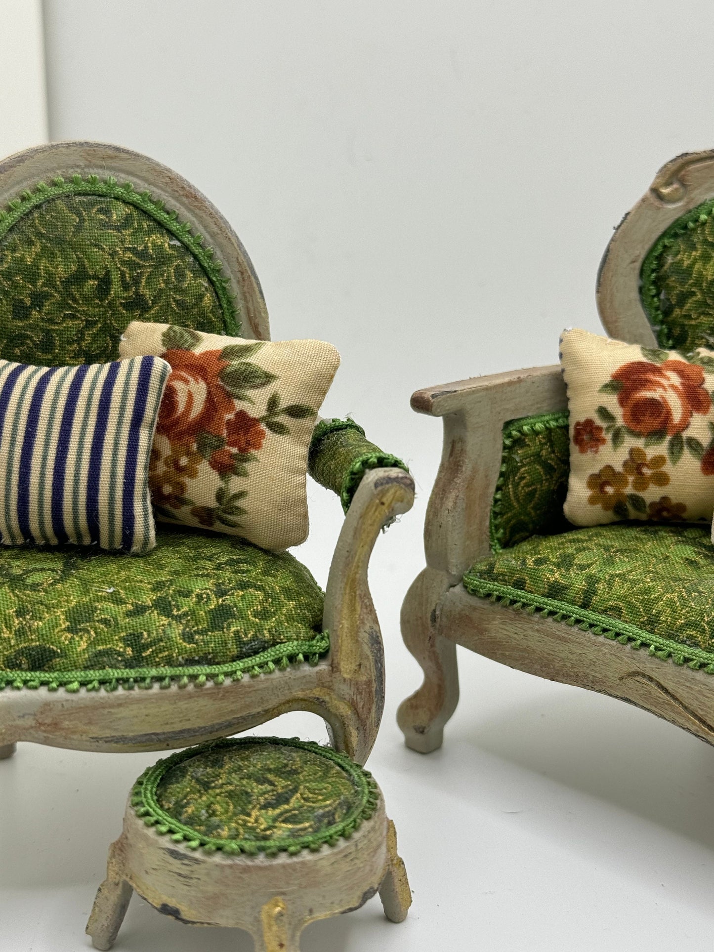 Dolls House Miniatures - 1/12th elegant sofa / chair set