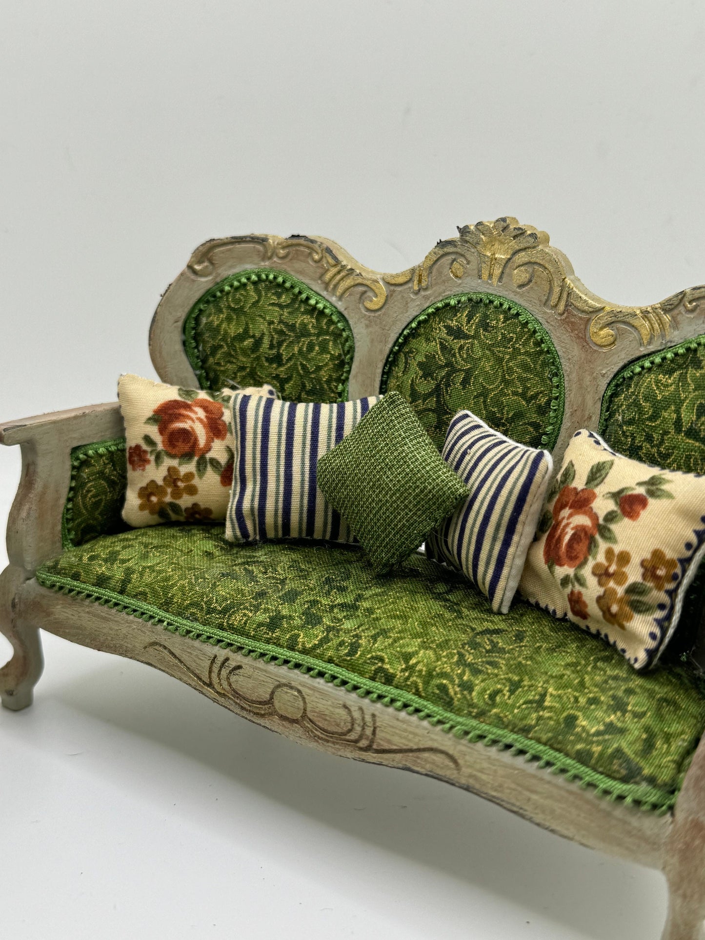 Dolls House Miniatures - 1/12th elegant sofa / chair set