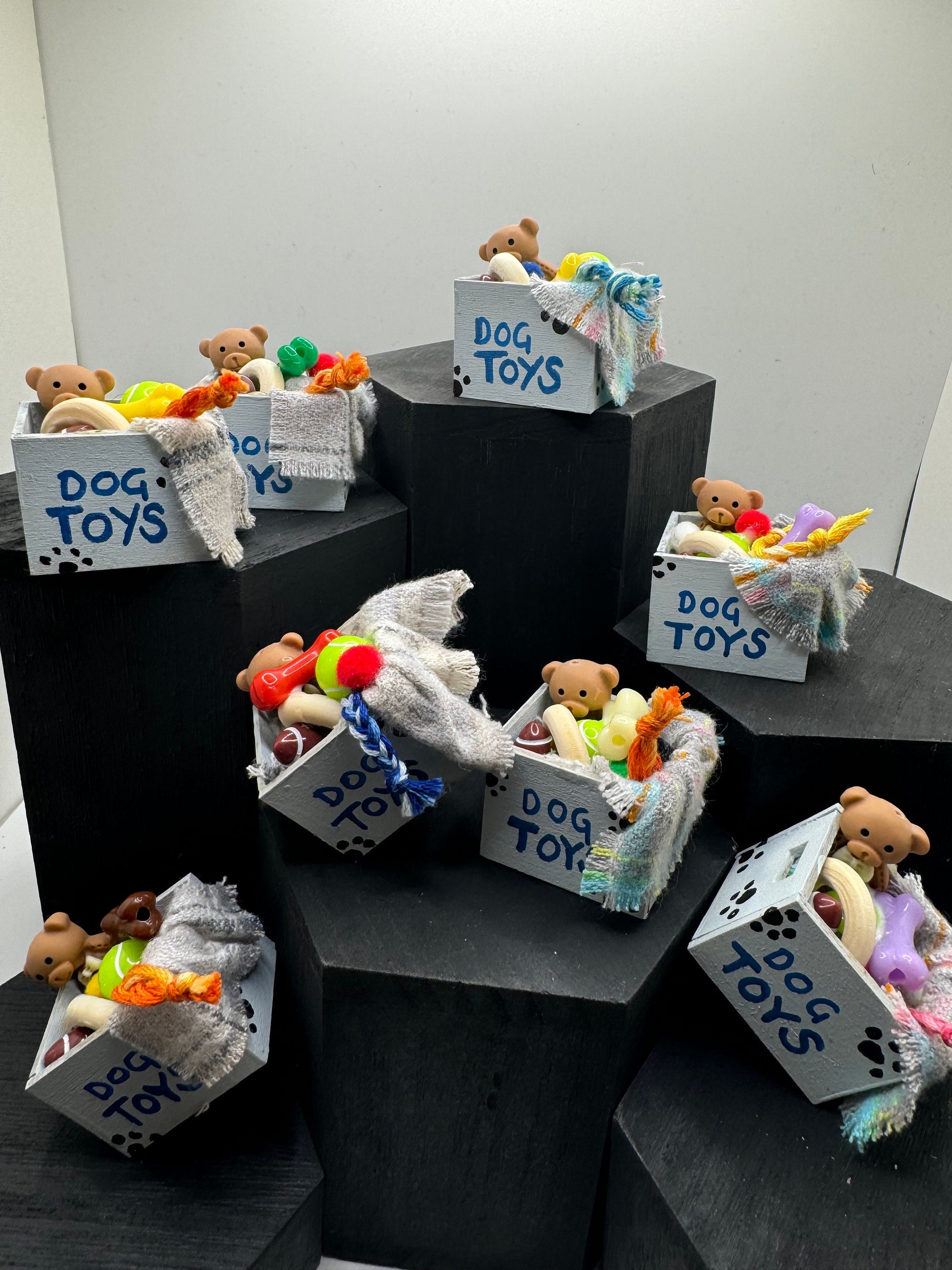 1/12th Dog Toy Box x1