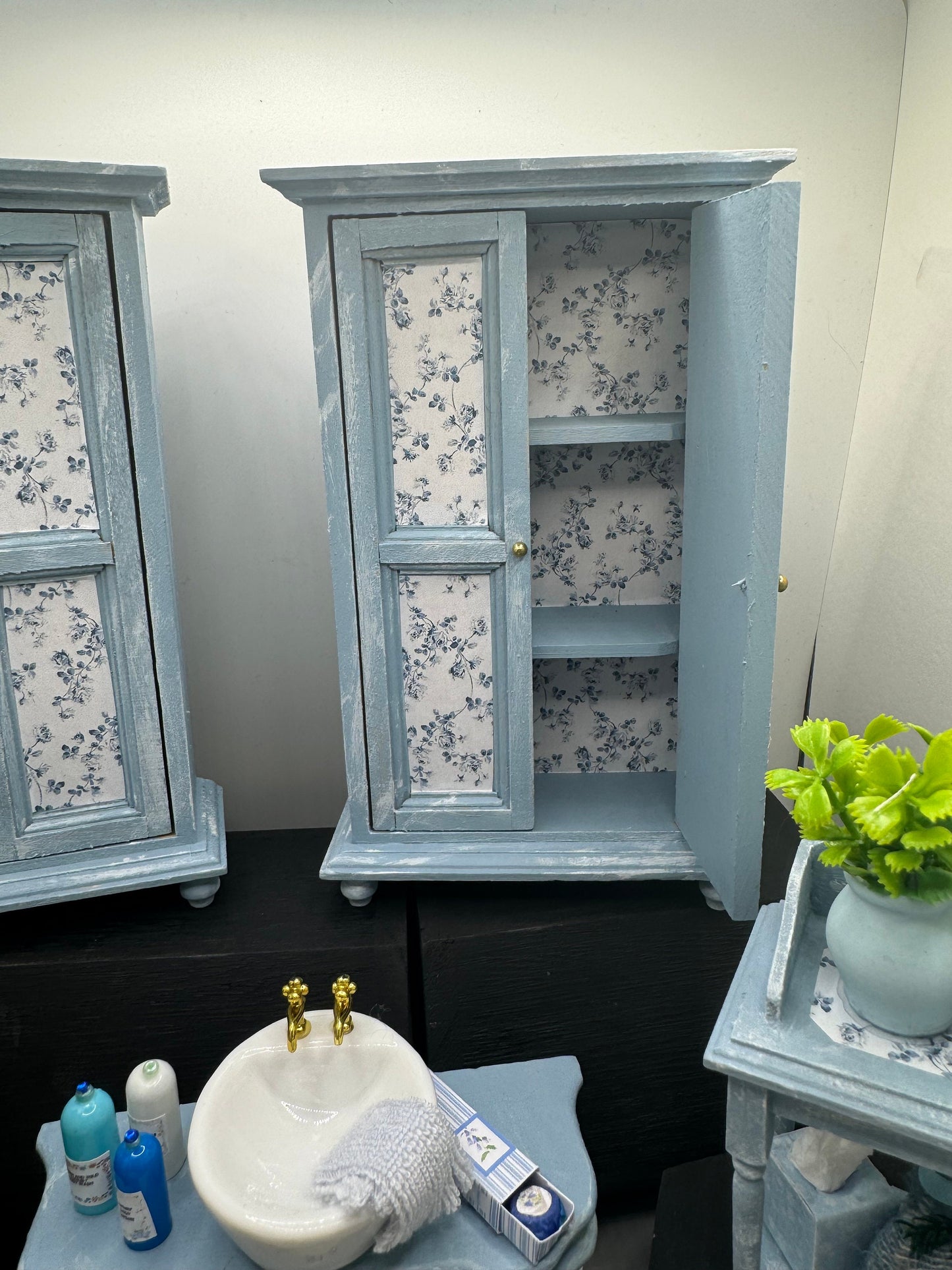 Dolls House Miniatures - 1/12th / 1:12 / inch scale.    Shabby Chic Bathroom Bedroom Furniture ( 6 options  )