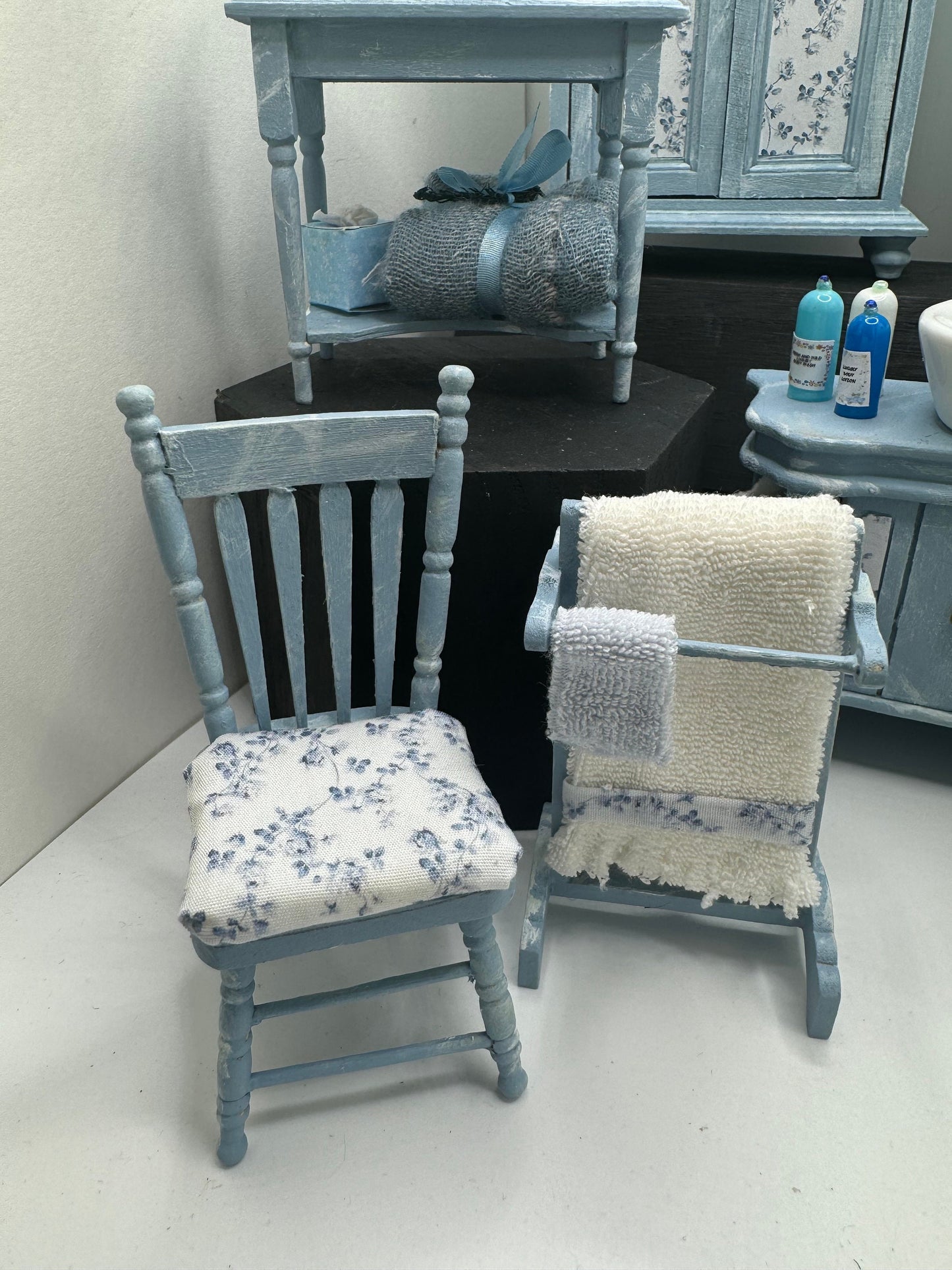 Dolls House Miniatures - 1/12th / 1:12 / inch scale.    Shabby Chic Bathroom Bedroom Furniture ( 6 options  )