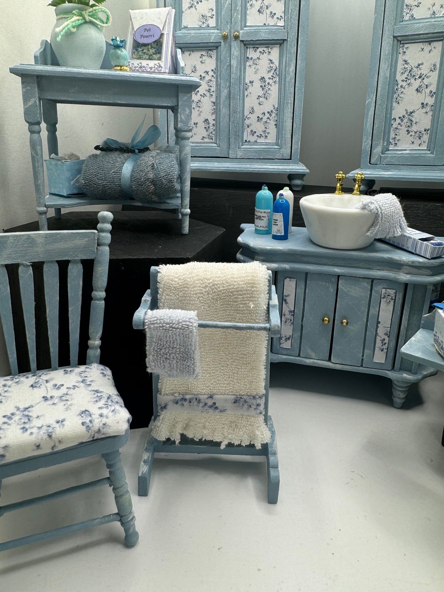 Dolls House Miniatures - 1/12th / 1:12 / inch scale.    Shabby Chic Bathroom Bedroom Furniture ( 6 options  )