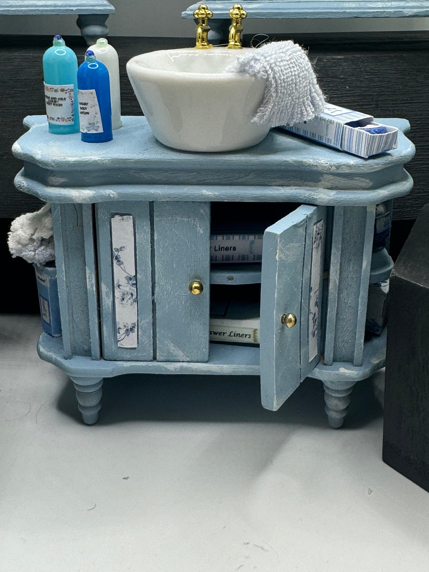 Dolls House Miniatures - 1/12th / 1:12 / inch scale.    Shabby Chic Bathroom Bedroom Furniture ( 6 options  )