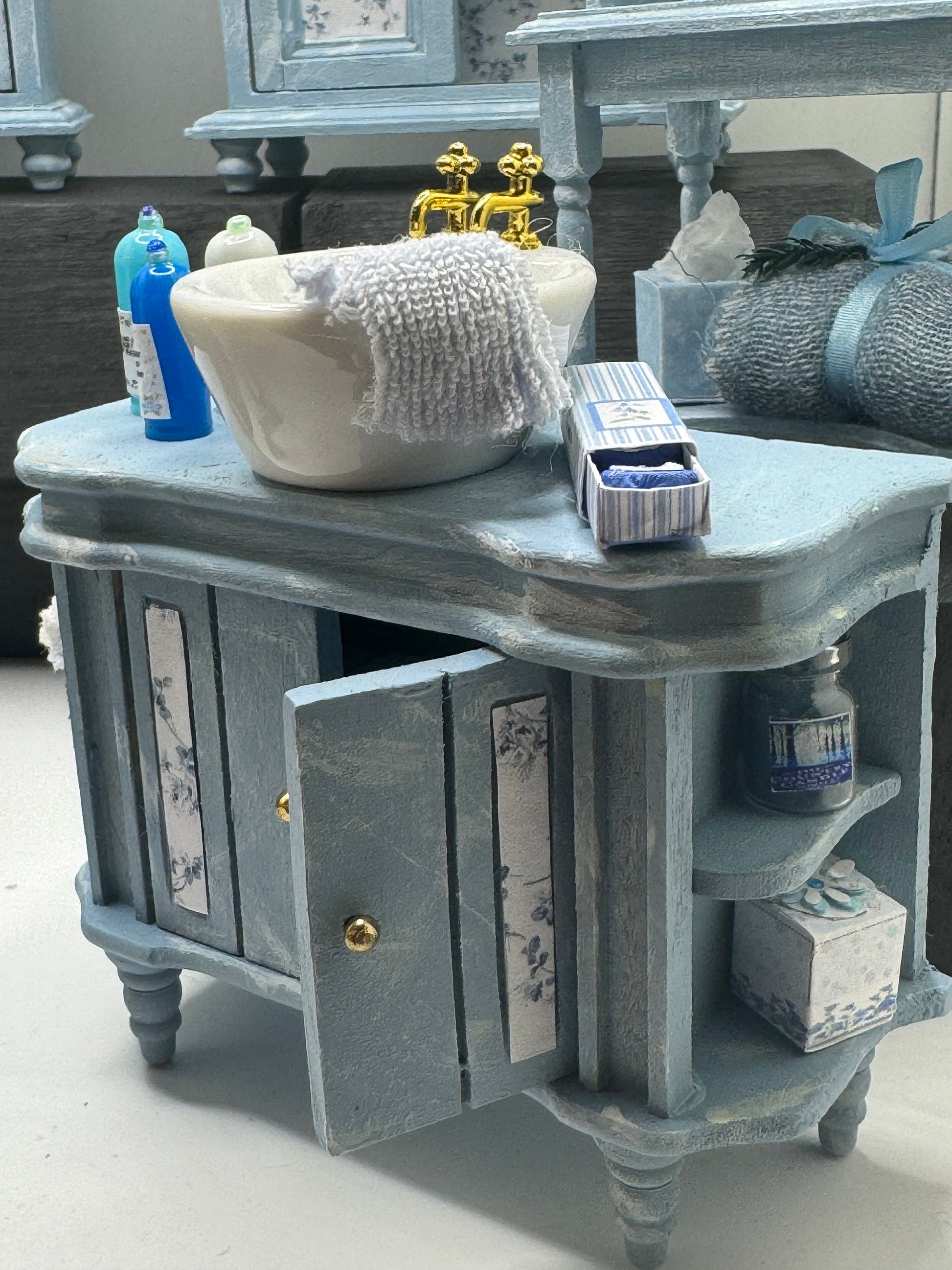 Dolls House Miniatures - 1/12th / 1:12 / inch scale.    Shabby Chic Bathroom Bedroom Furniture ( 6 options  )