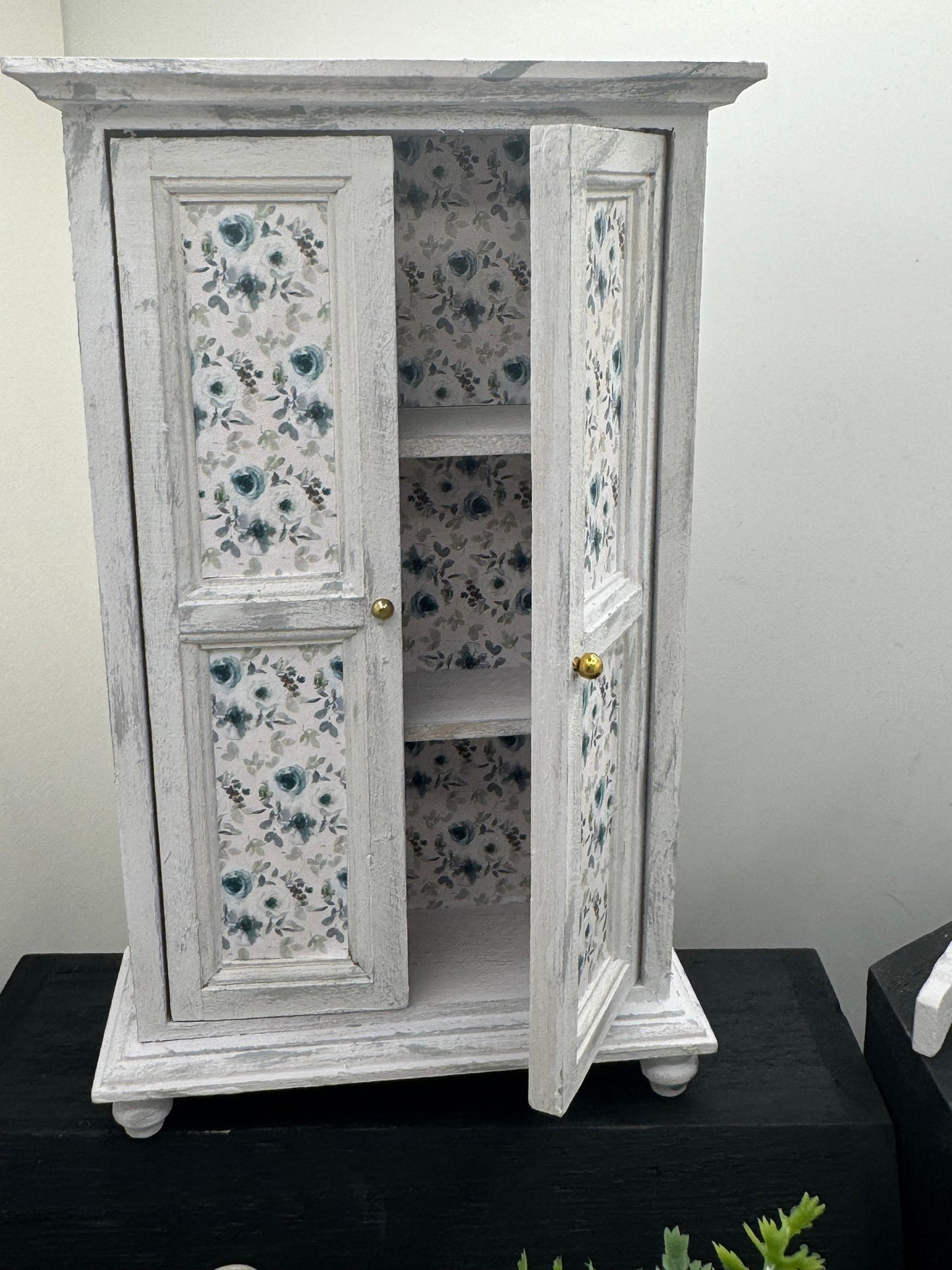 Dolls House Miniatures - 1/12th / 1:12 / inch scale.    Shabby Chic Bathroom Bedroom Furniture ( 6 options  )