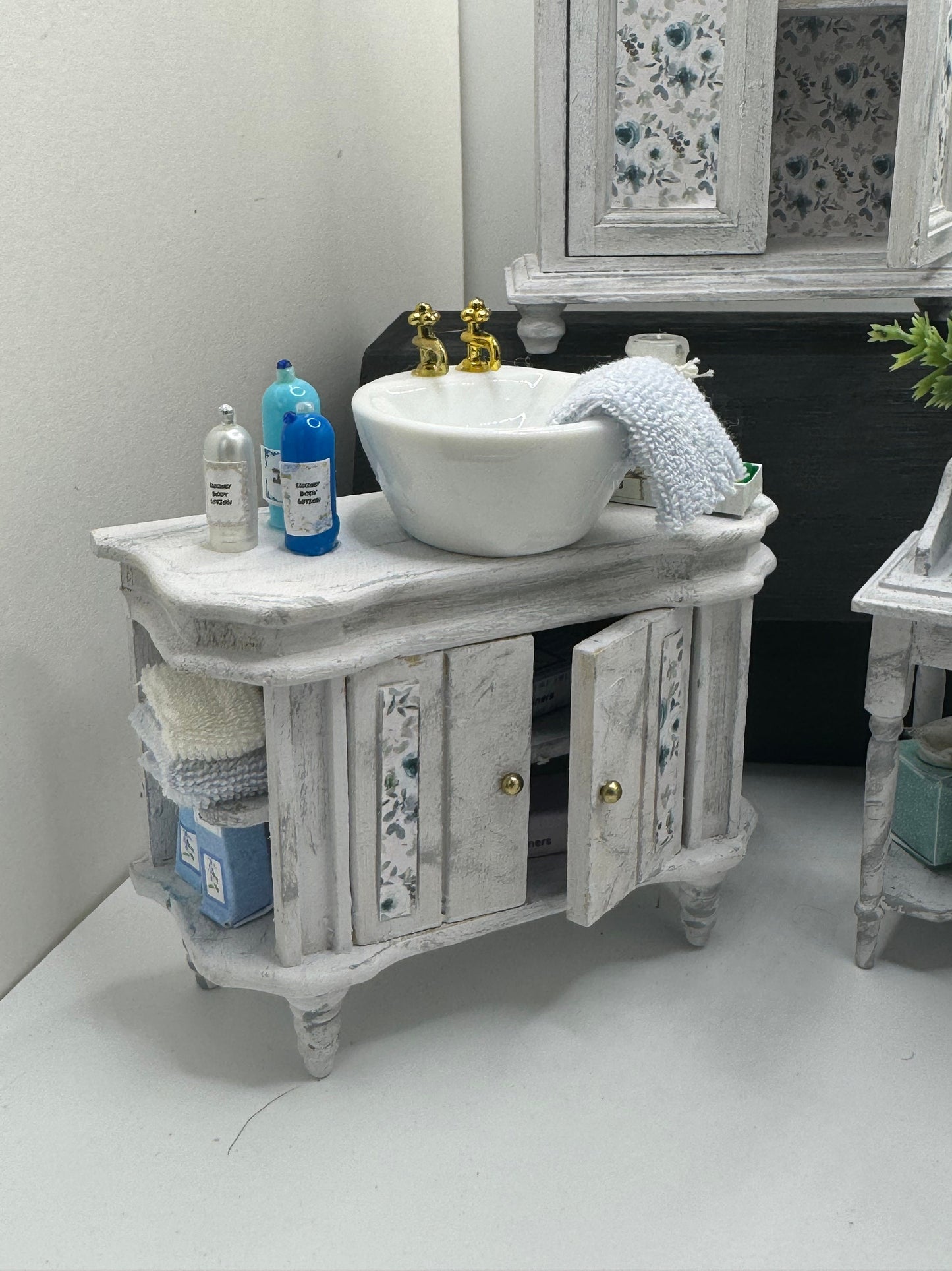 Dolls House Miniatures - 1/12th / 1:12 / inch scale.    Shabby Chic Bathroom Bedroom Furniture ( 6 options  )