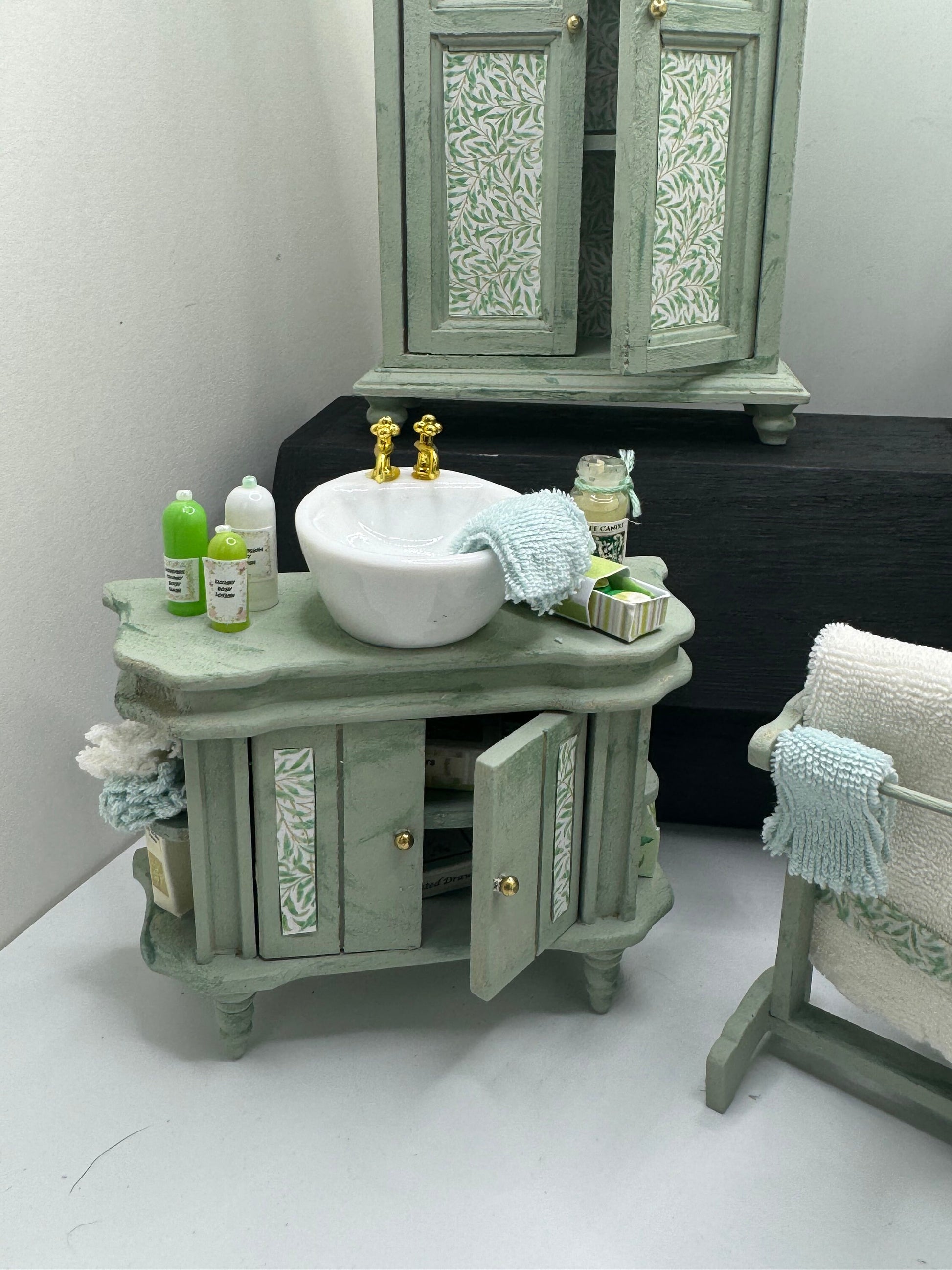 Dolls House Miniatures - 1/12th / 1:12 / inch scale.    Shabby Chic Bathroom Bedroom Furniture ( 6 options  )
