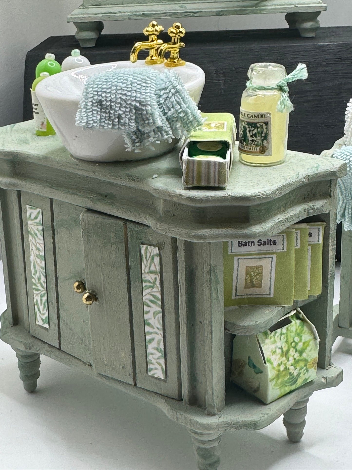 Dolls House Miniatures - 1/12th / 1:12 / inch scale.    Shabby Chic Bathroom Bedroom Furniture ( 6 options  )