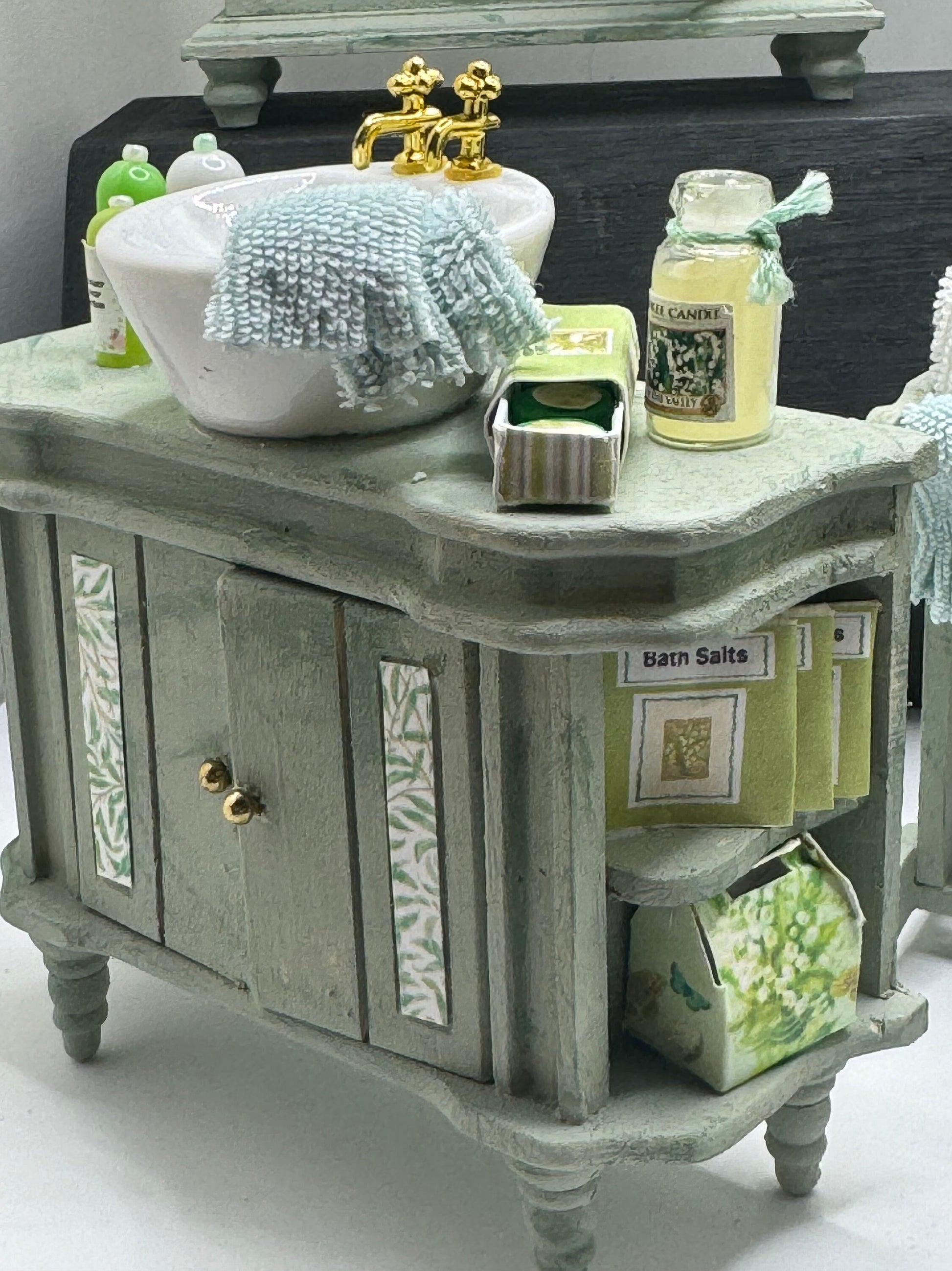 Dolls House Miniatures - 1/12th / 1:12 / inch scale.    Shabby Chic Bathroom Bedroom Furniture ( 6 options  )