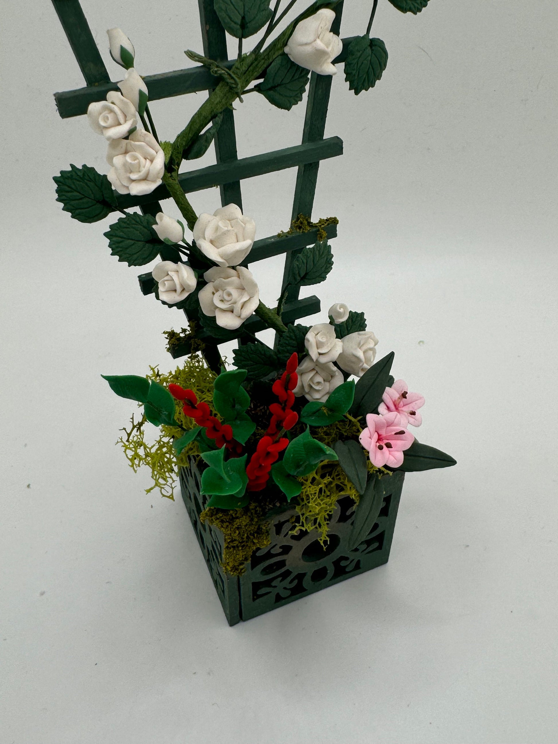 Dolls House Miniatures - 1/12th Rose Planter with Trellace