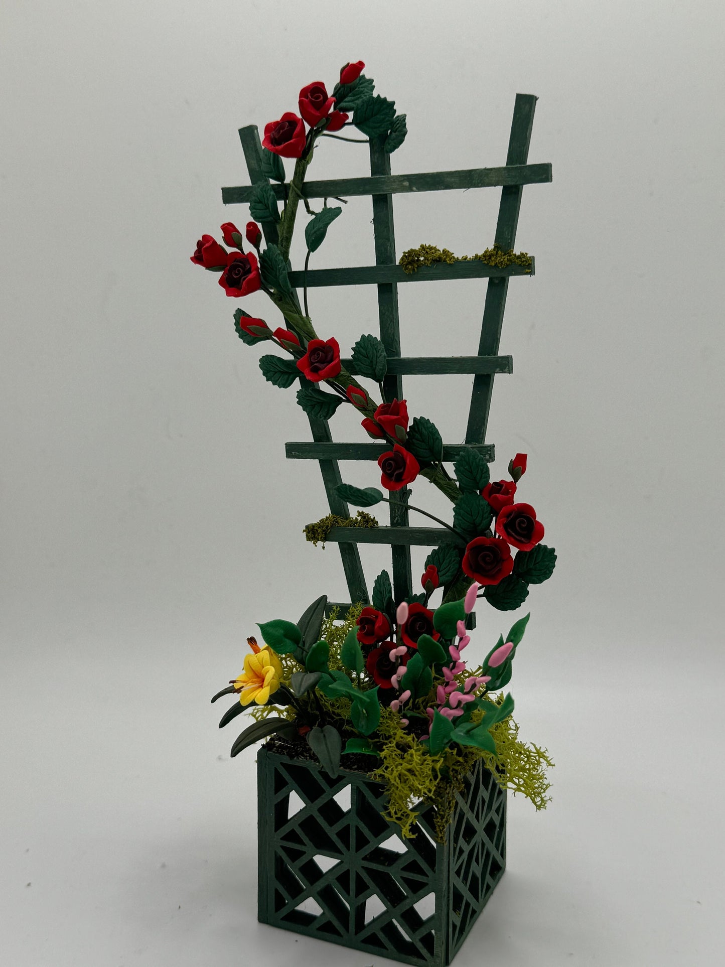 Dolls House Miniatures - 1/12th Rose Planter with Trellace