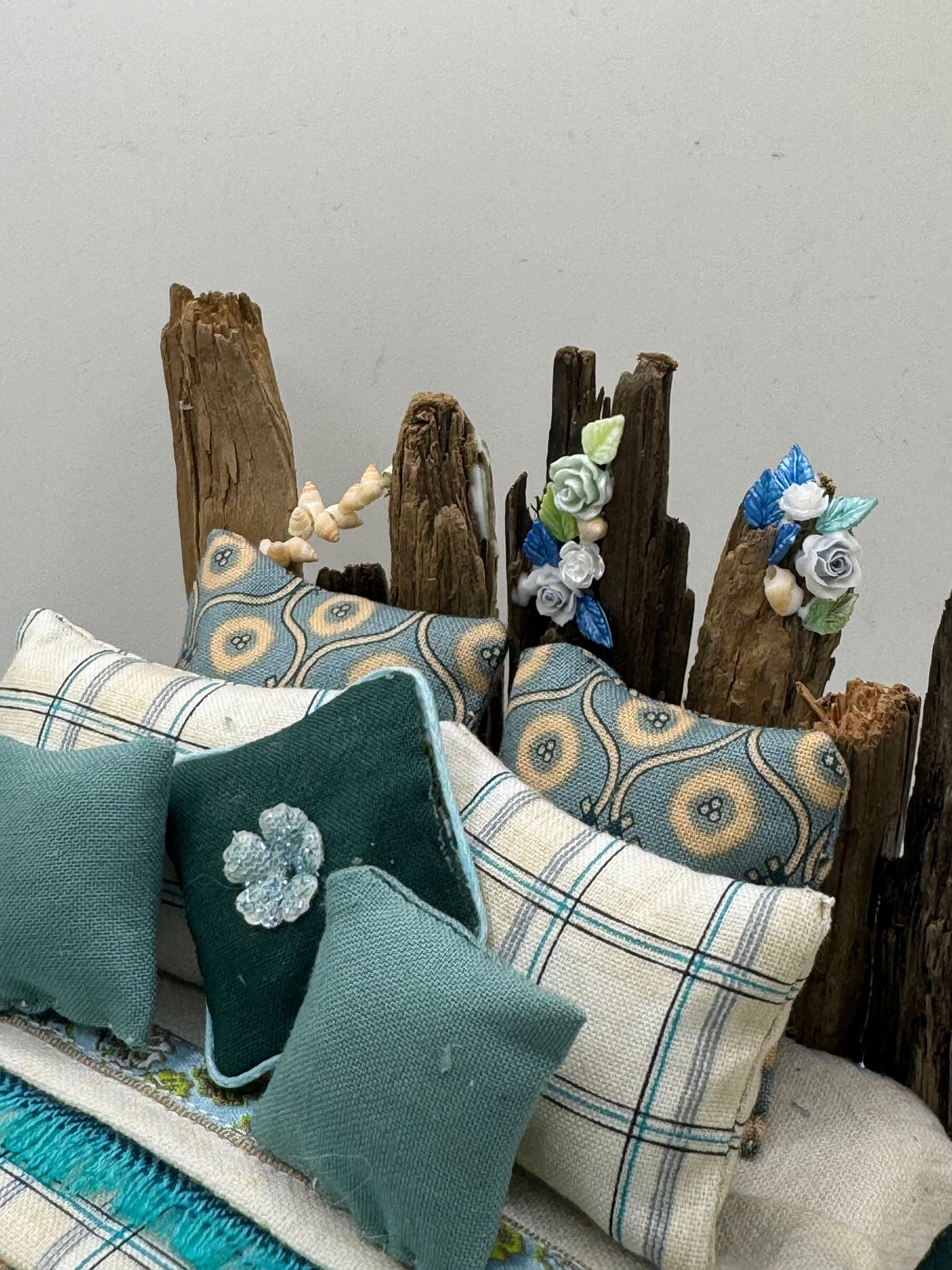 Dolls House Luxury Dressed 1/12th - 1:12 - 1 inch scale Handmade Driftwood bed - Shelley