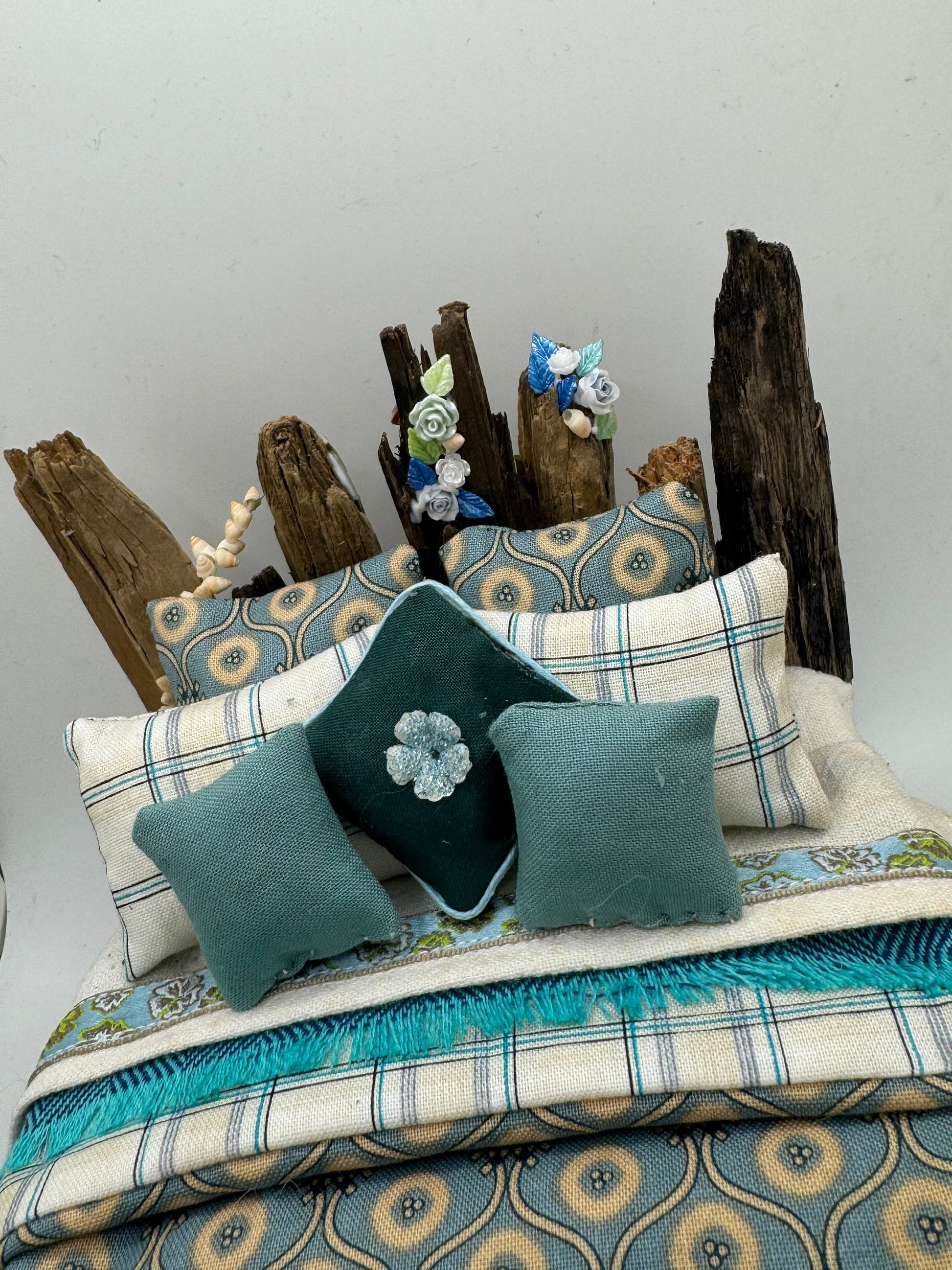 Dolls House Luxury Dressed 1/12th - 1:12 - 1 inch scale Handmade Driftwood bed - Shelley