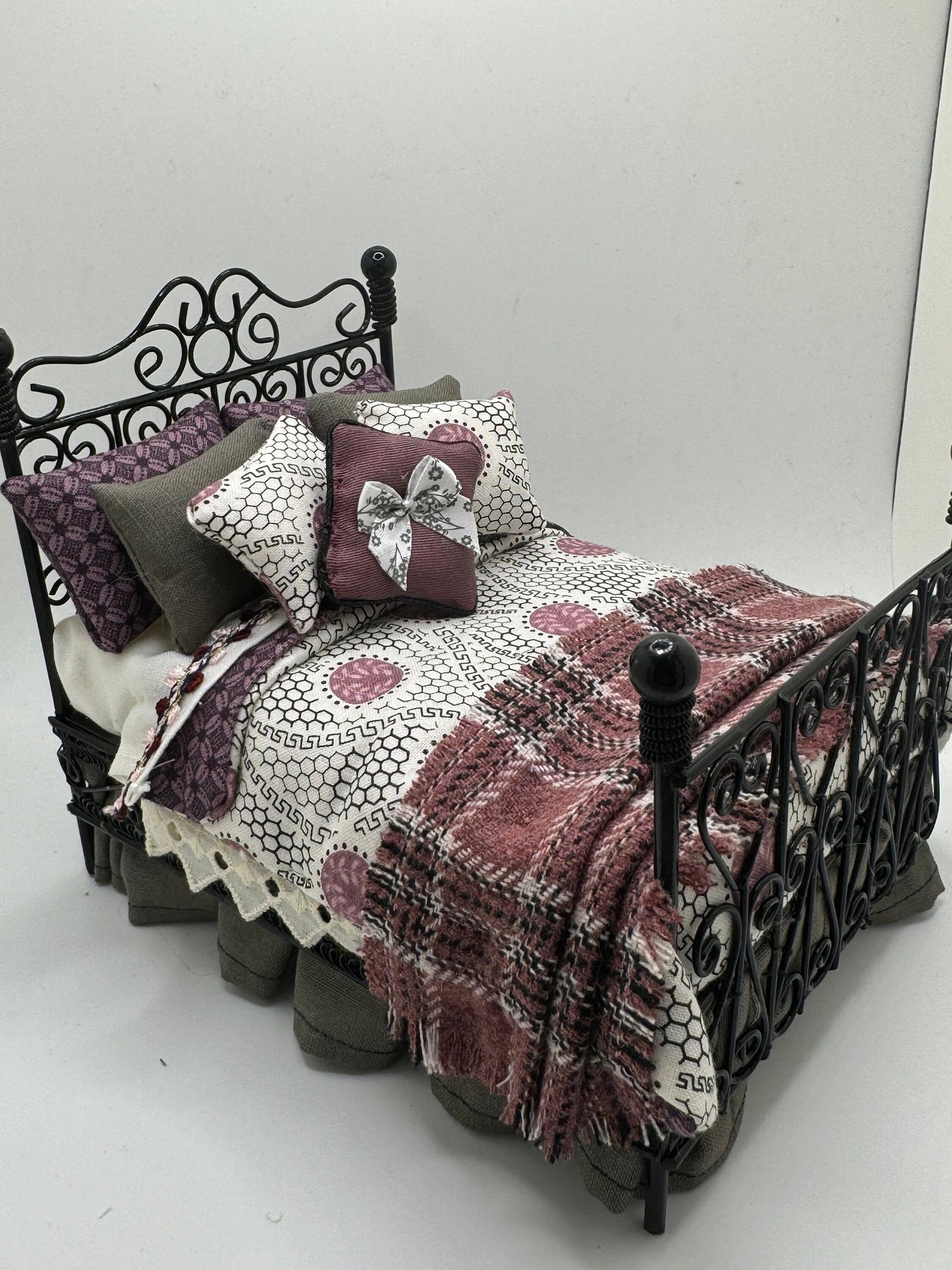 Dolls House Luxury Dressed 1/12th - 1:12 - 1 inch scale Hand Dressed Bed - Lady Sybil (Downton Abbey fabric)