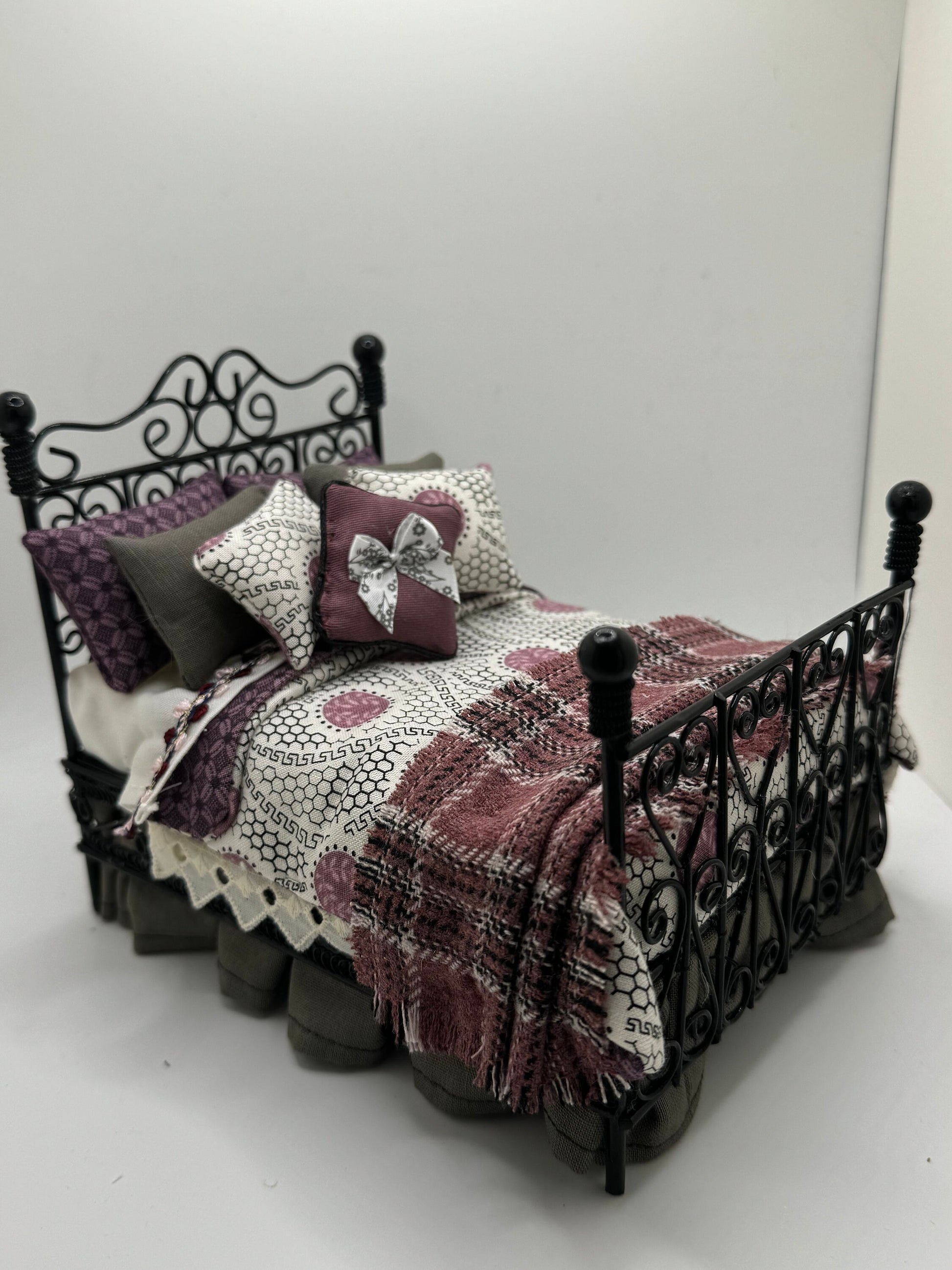 Dolls House Luxury Dressed 1/12th - 1:12 - 1 inch scale Hand Dressed Bed - Lady Sybil (Downton Abbey fabric)